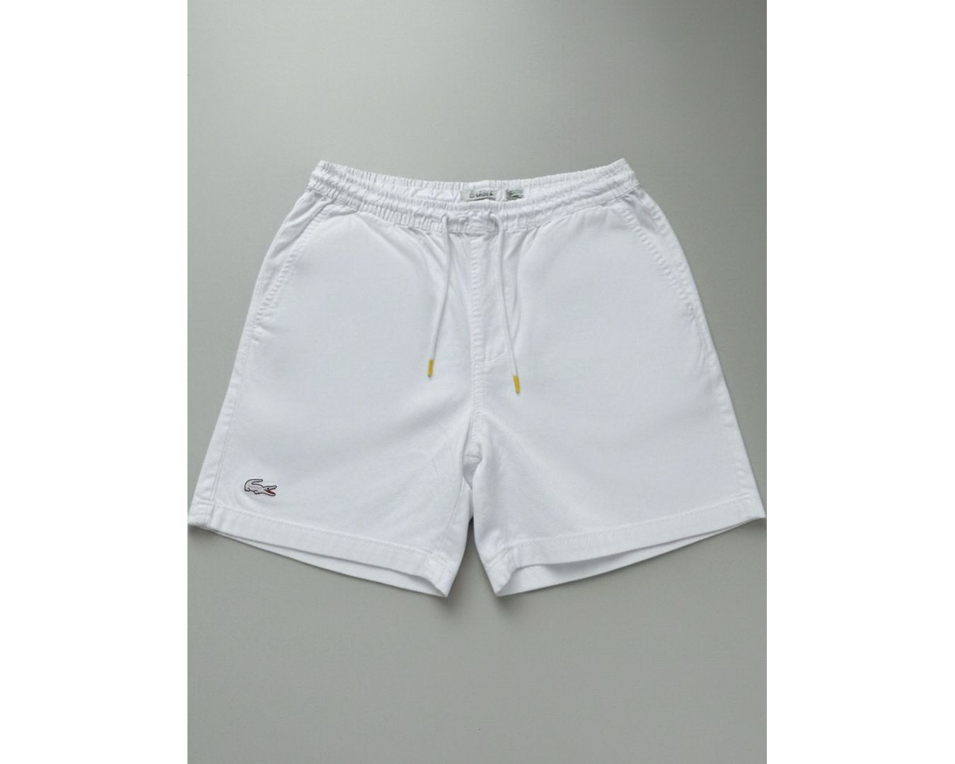 Short Lacoste - Croco Prata 