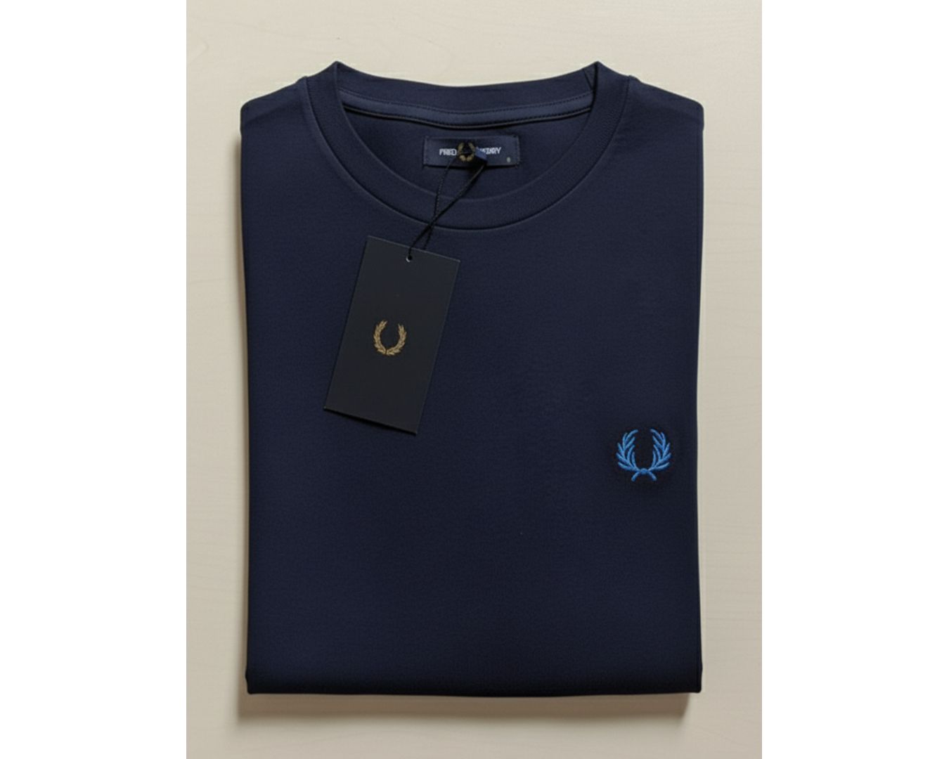 Camiseta Fred Perry - Azul Marinho com Logo Azul - Egípcia