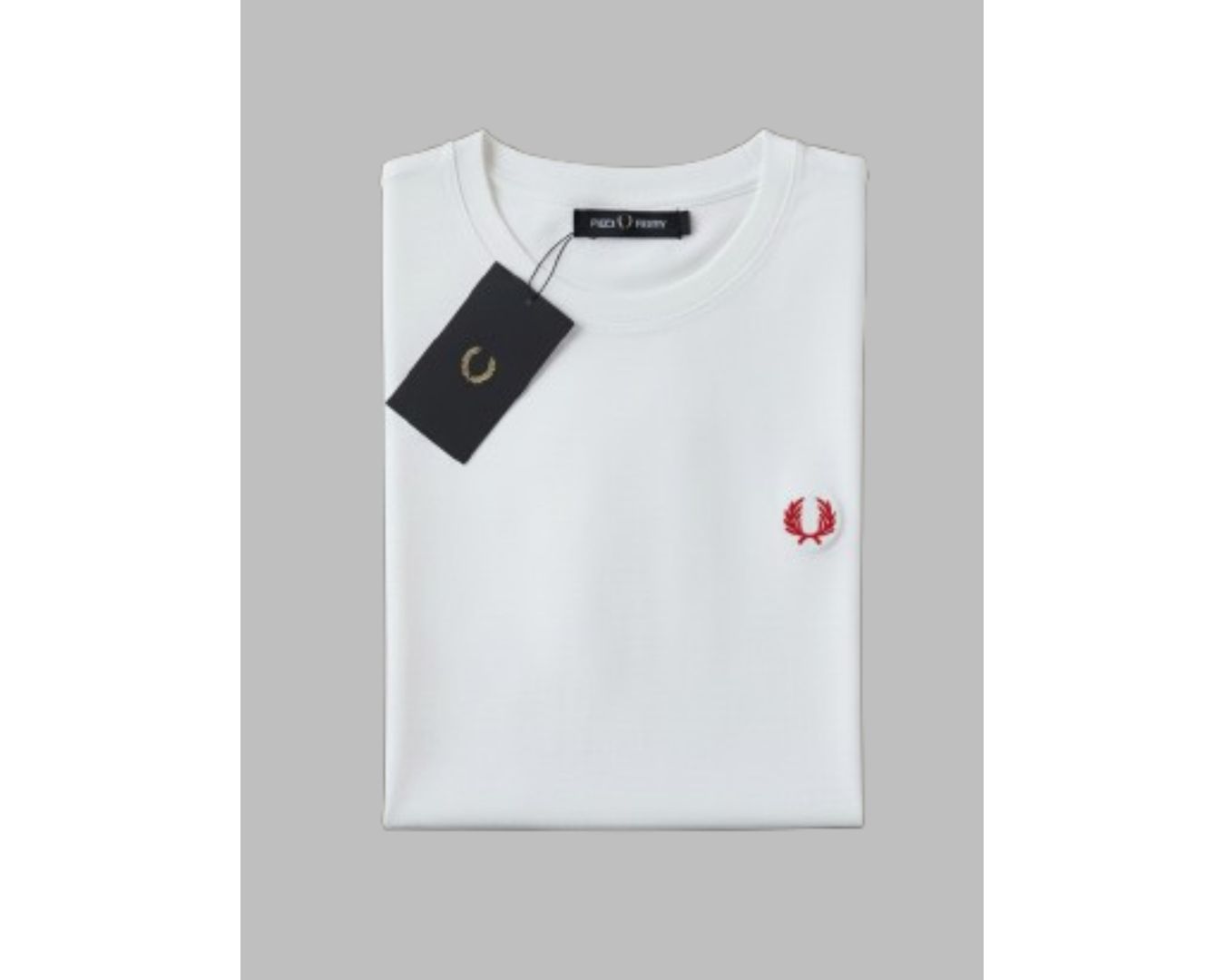 Camiseta Fred Perry - Branco com logo Vermelho - Egípcia