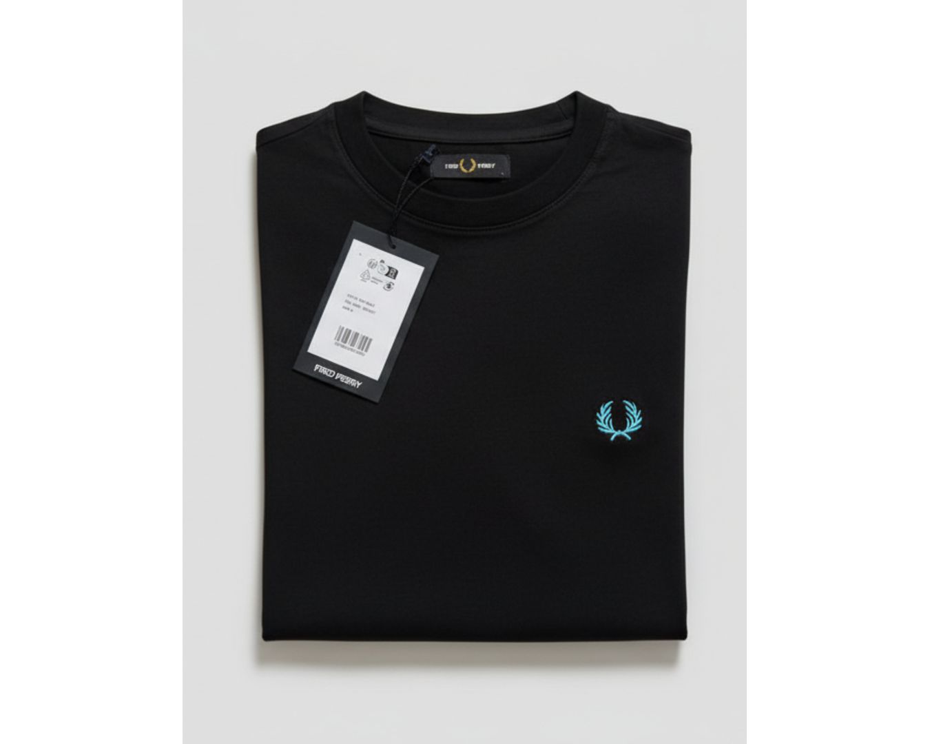 Camiseta Fred Perry - Preta com a logo Azul - Egípcia