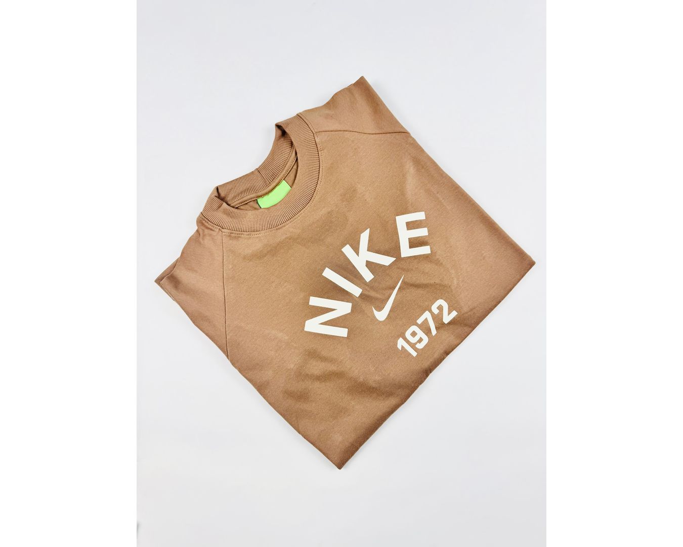 CAMISETA NIKE OVERSIZED PERFUMADA - BEGE