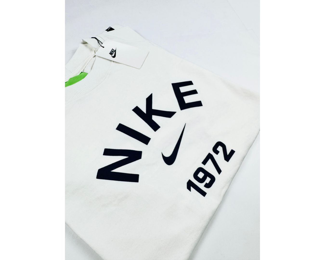 CAMISETA NIKE OVERSIZED PERFUMADA - BRANCA