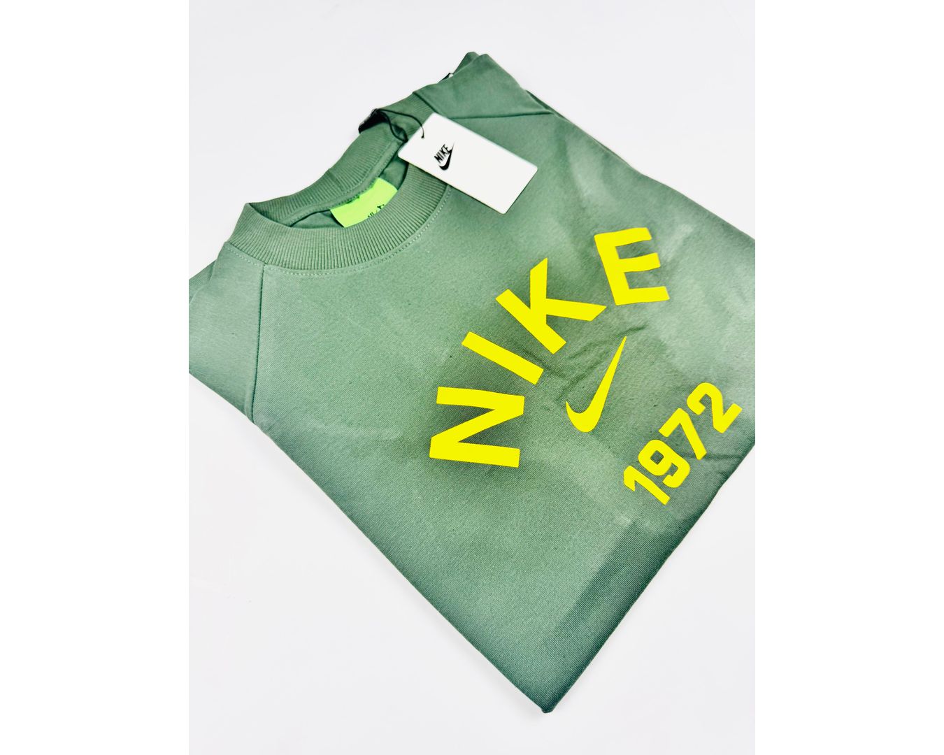 CAMISETA NIKE OVERSIZED PERFUMADA - VERDE