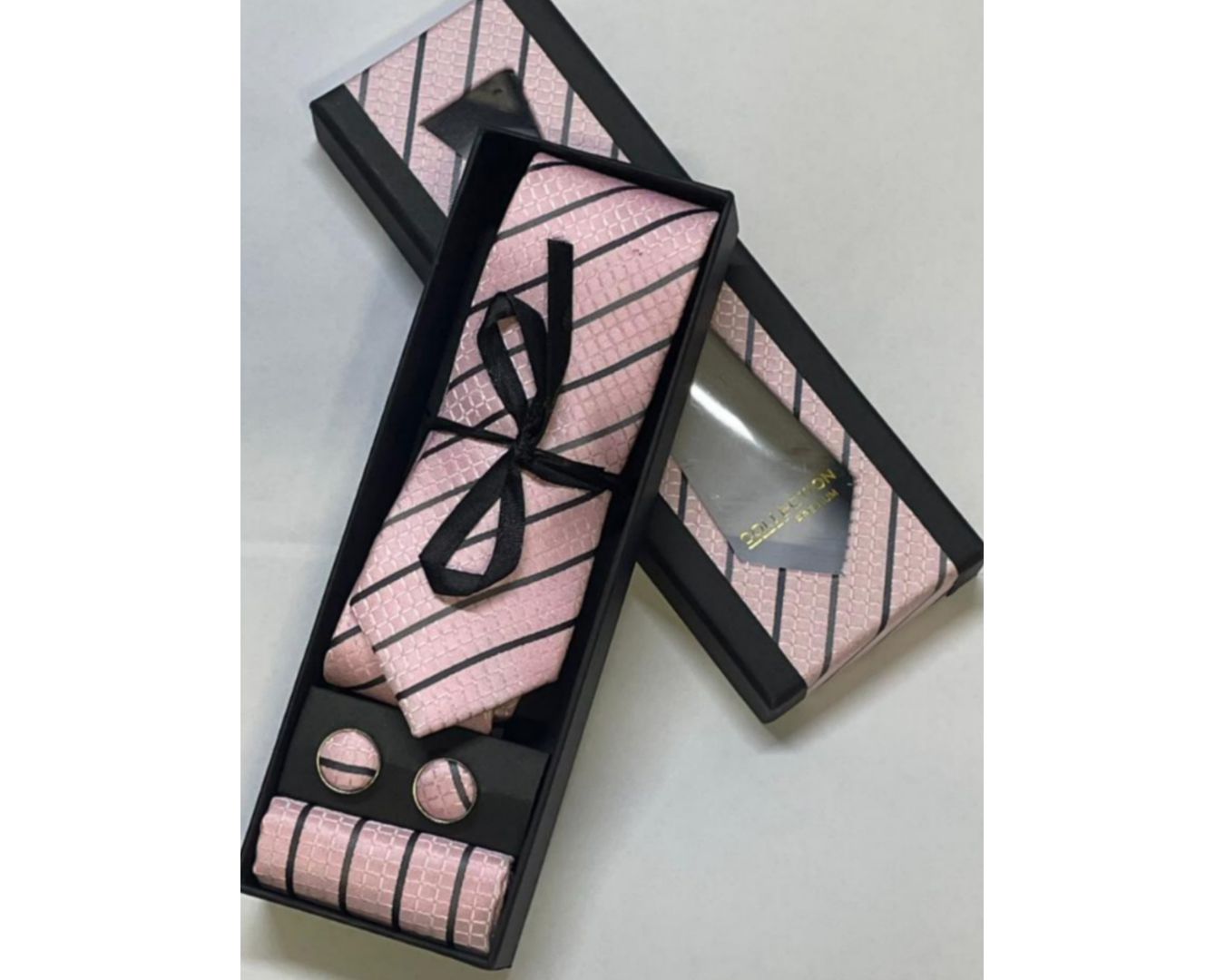 Caixa com Gravata Rosa e Preta