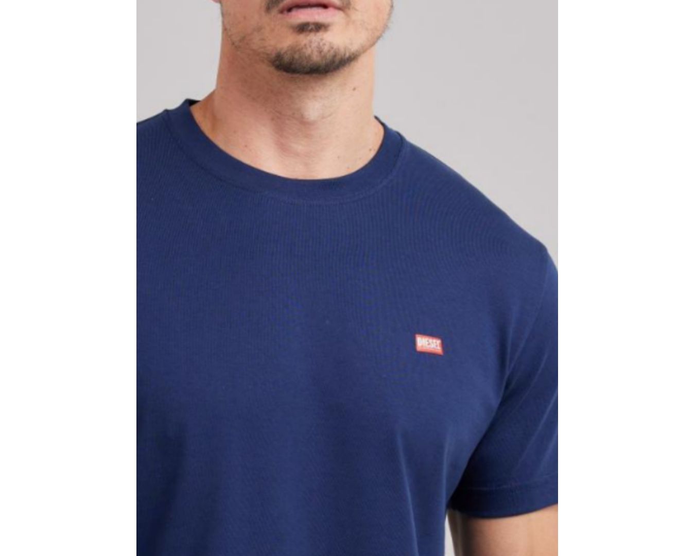 CAMISETA DIESEL - MARINHO COM A LOGO VERMELHA 