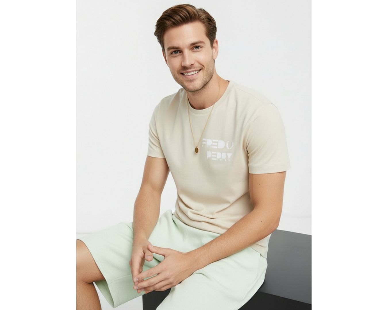 Camiseta Fred Perry - Off White - Egípcia