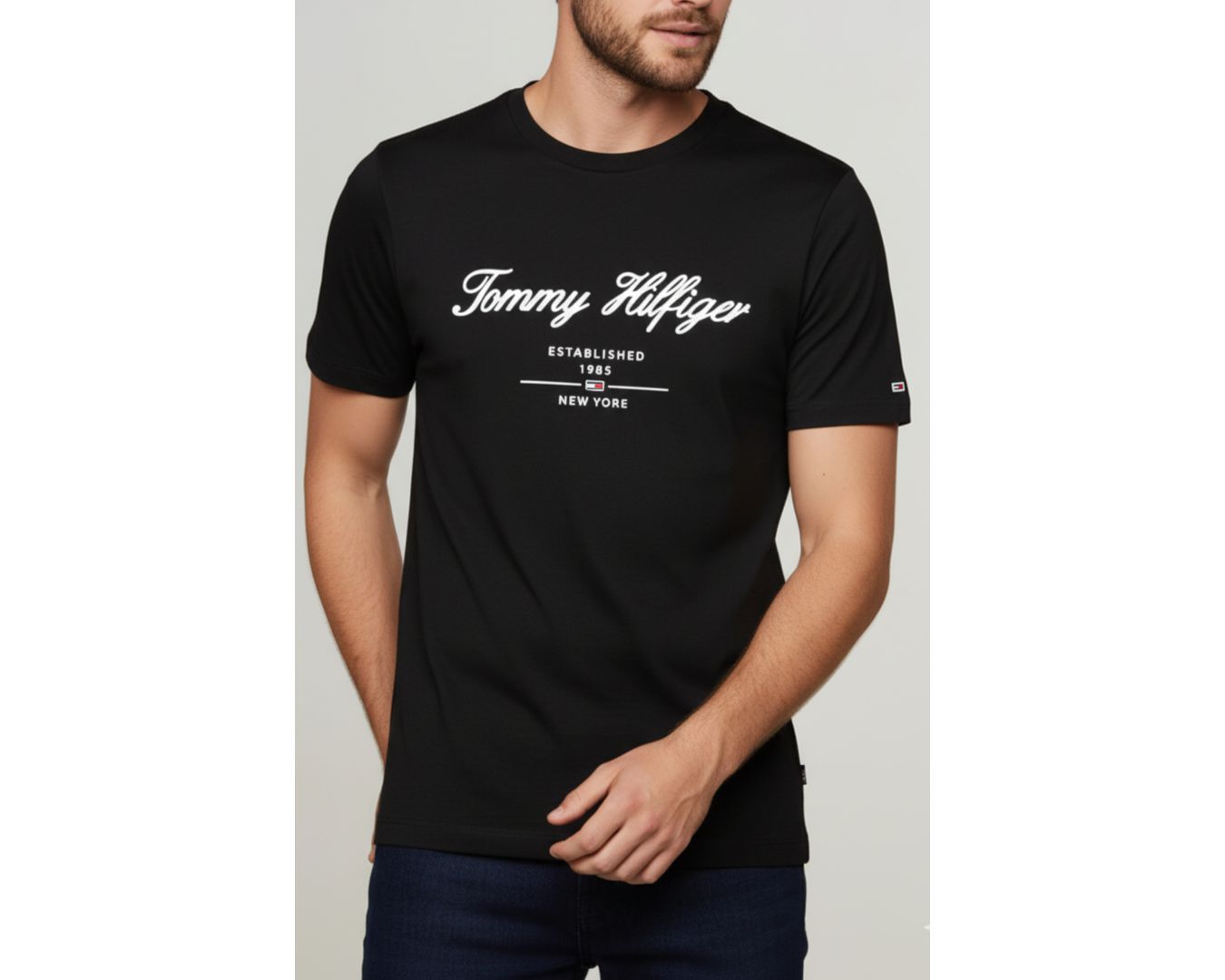 Camiseta Tommy Hilfiger - Preta (Estampa Diferenciada) 