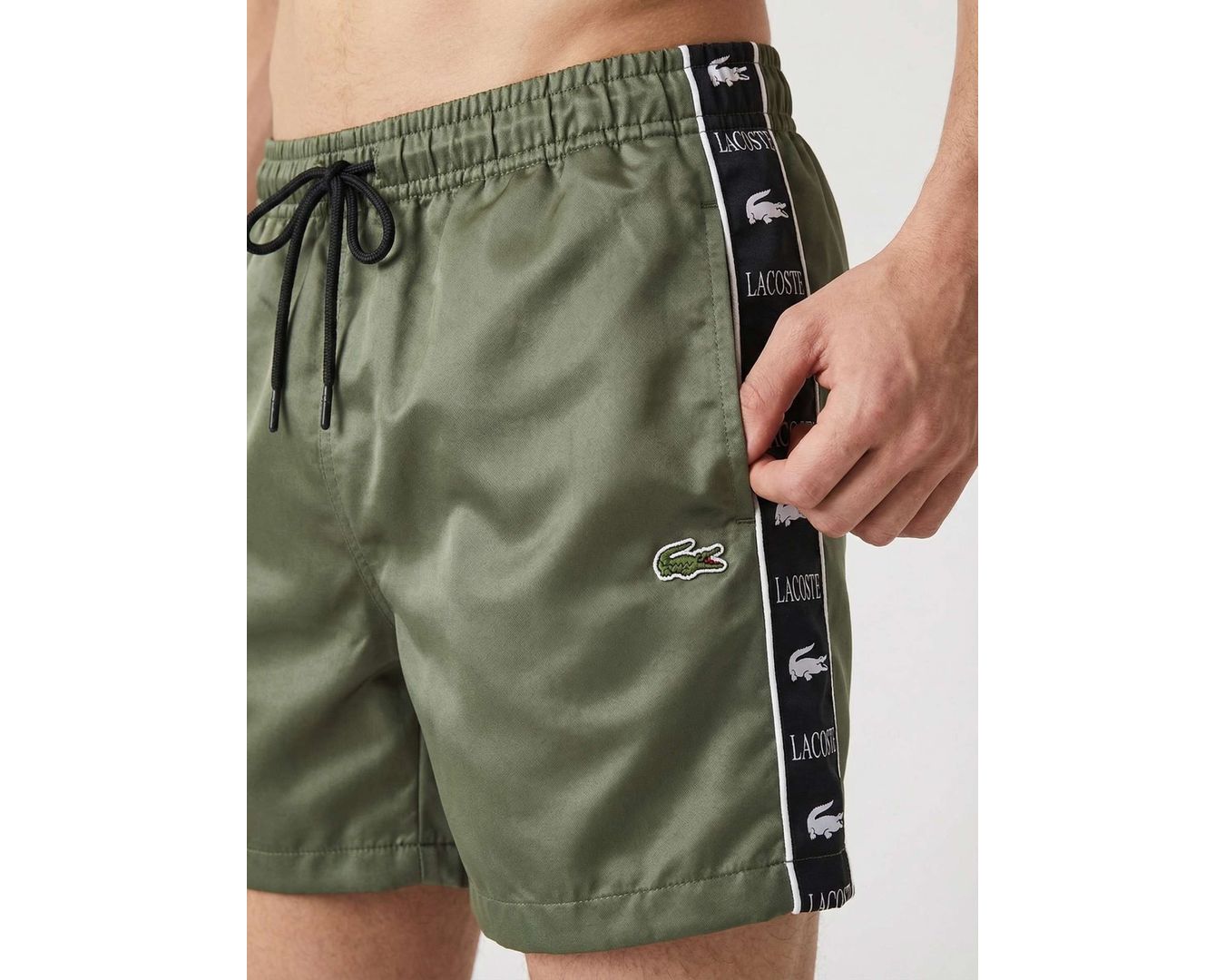 SHORT LACOSTE - VERDE MILITAR