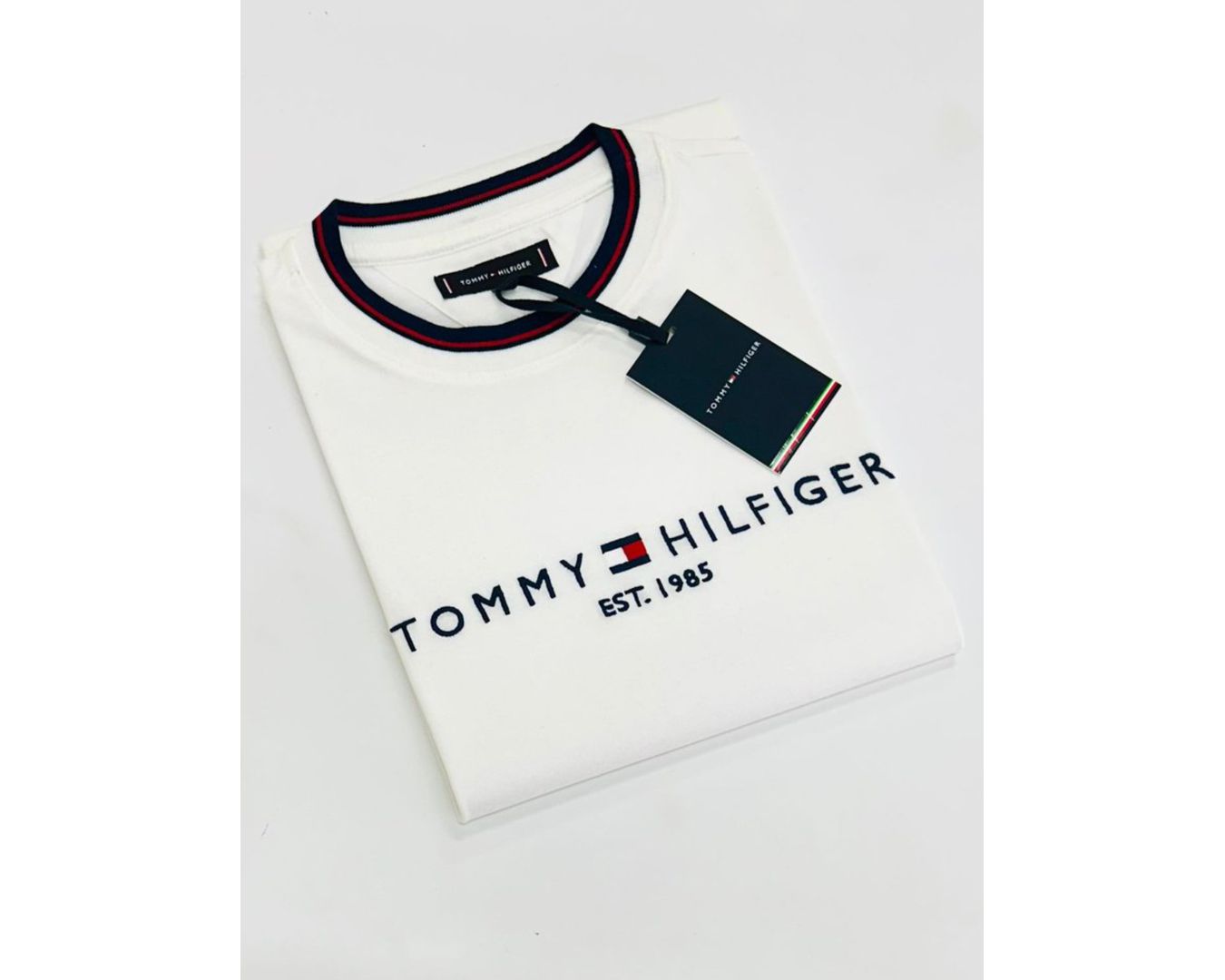 Camiseta Tommy Hilfiger Gola Diferenciada - Branca - Egípcia 