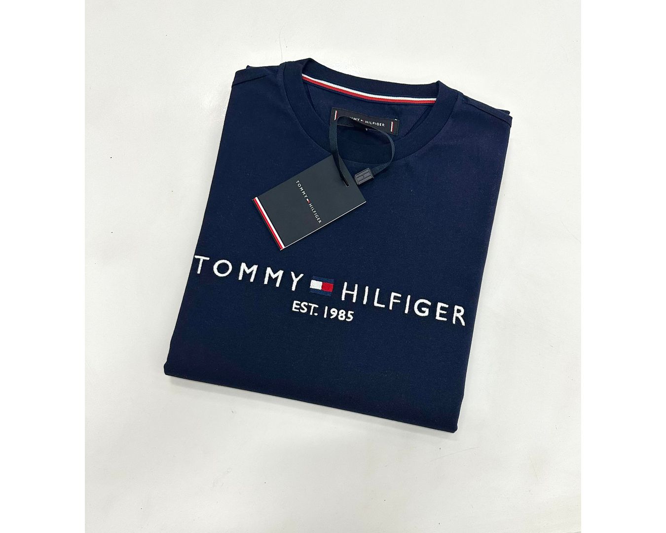 Camiseta Tommy Hilfiger - Preta 