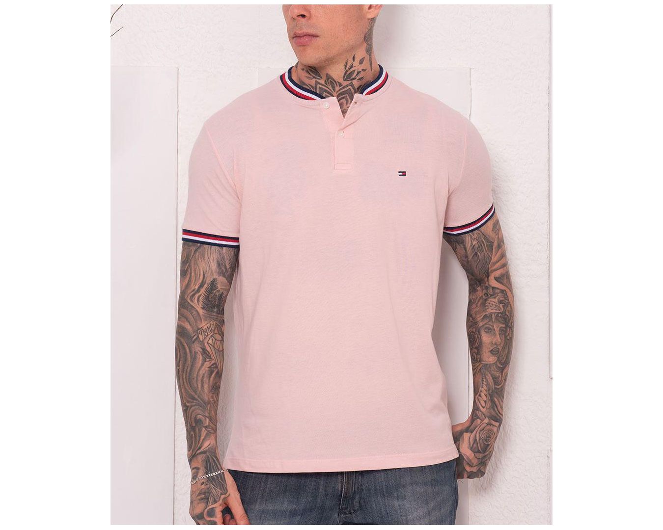 Camiseta Tommy Hilfiger - Gola Retilinea Tricolor 
