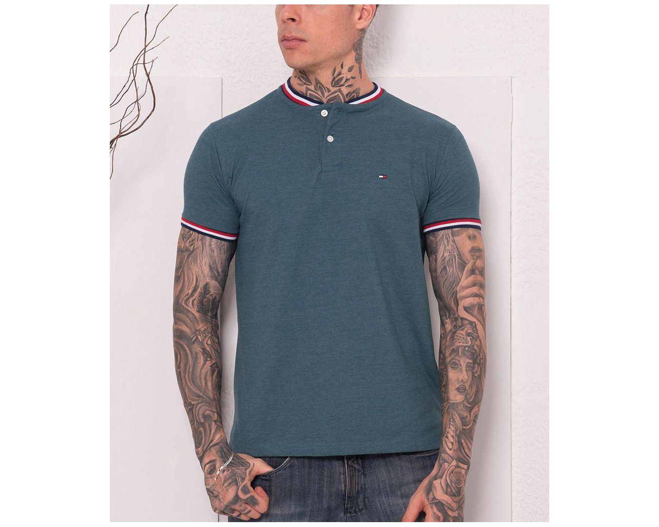 Camiseta Tommy Hilfiger - Gola Retilinea Tricolor 