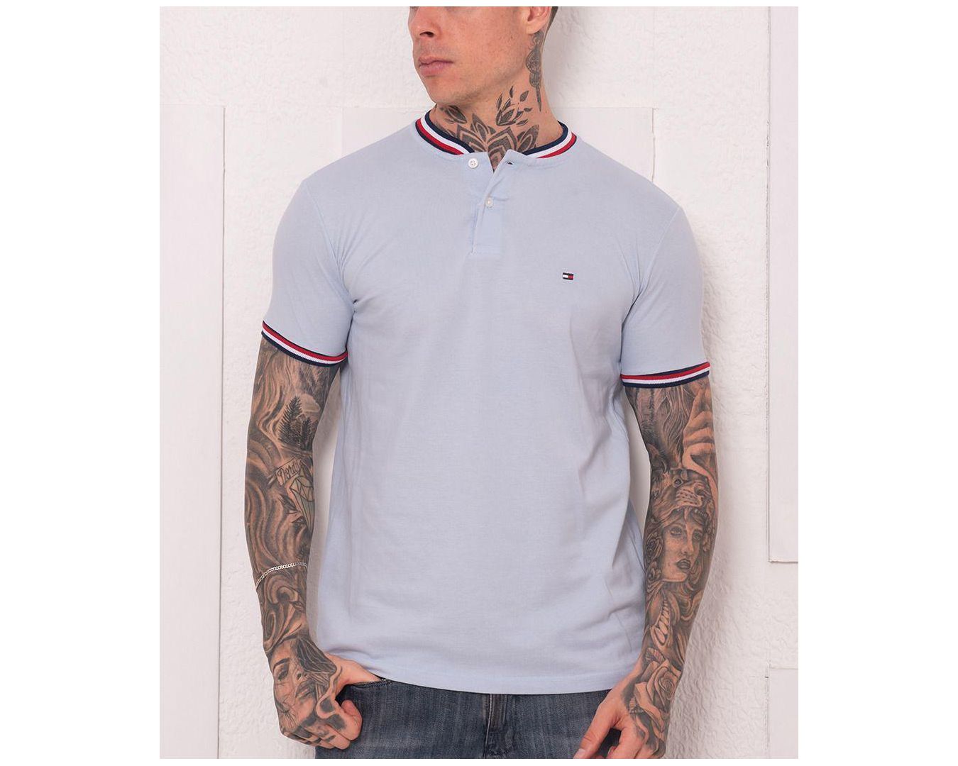 Camiseta Tommy Hilfiger - Gola Retilinea Tricolor 