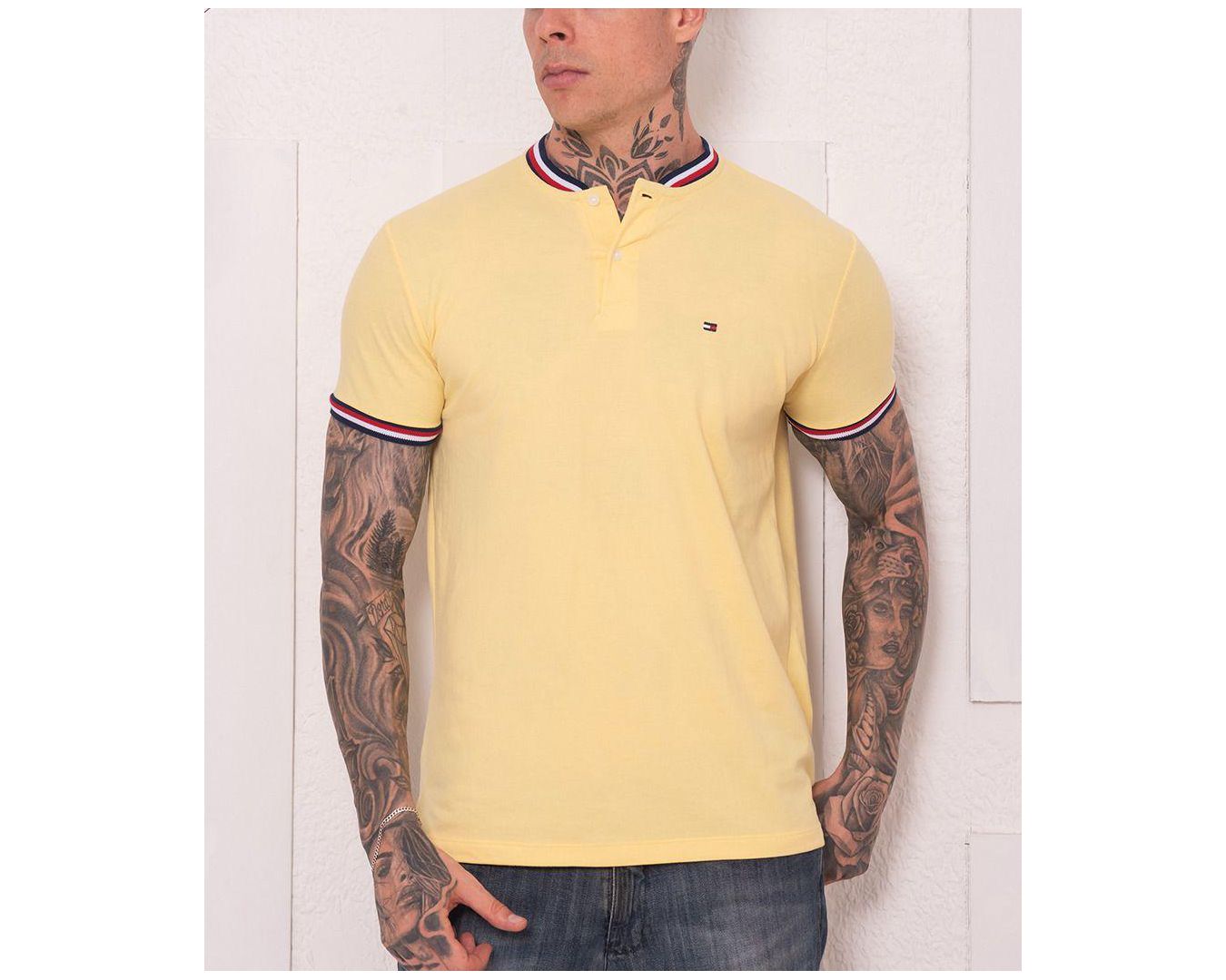 Camiseta Tommy Hilfiger - Gola Retilinea Tricolor 