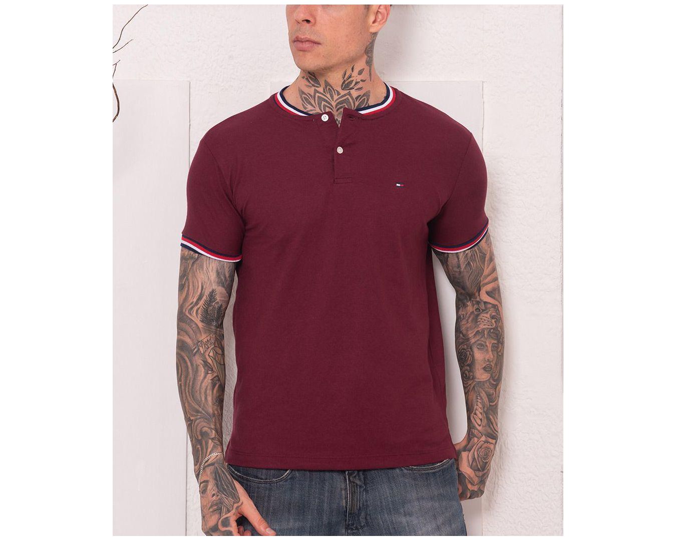 Camiseta Tommy Hilfiger - Gola Retilinea Tricolor 
