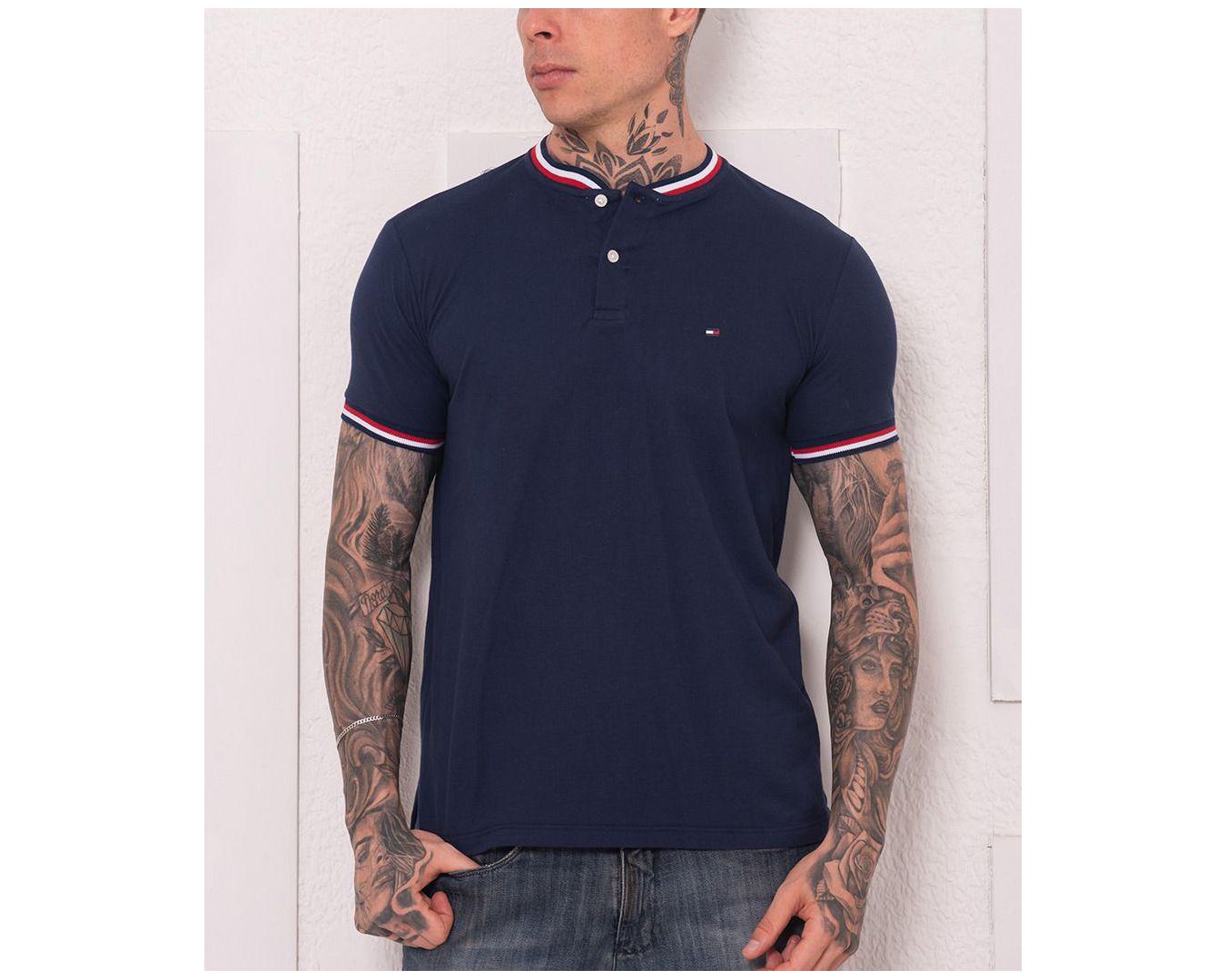 Camiseta Tommy Hilfiger - Gola Retilinea Tricolor 
