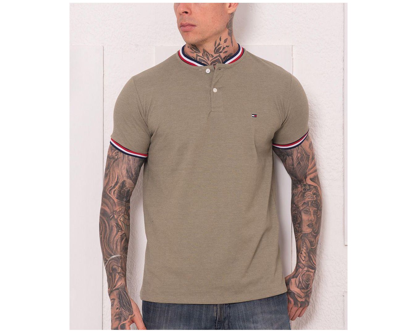 Camiseta Tommy Hilfiger - Gola Retilinea Tricolor 