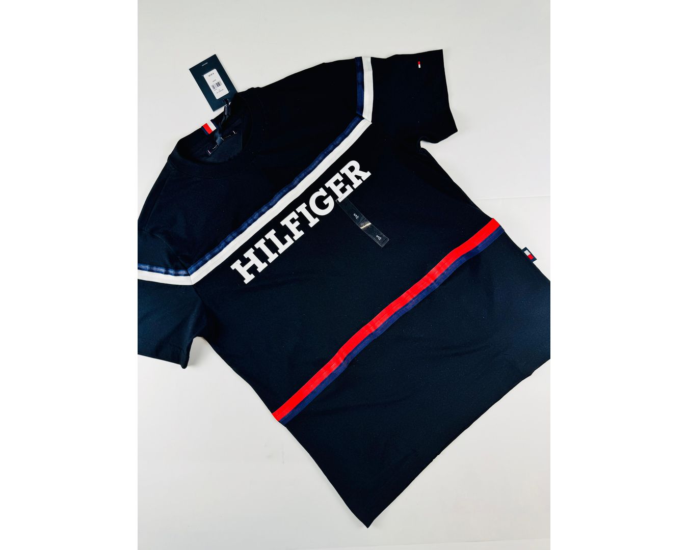 Camiseta Tommy Hilfiger - Preta 