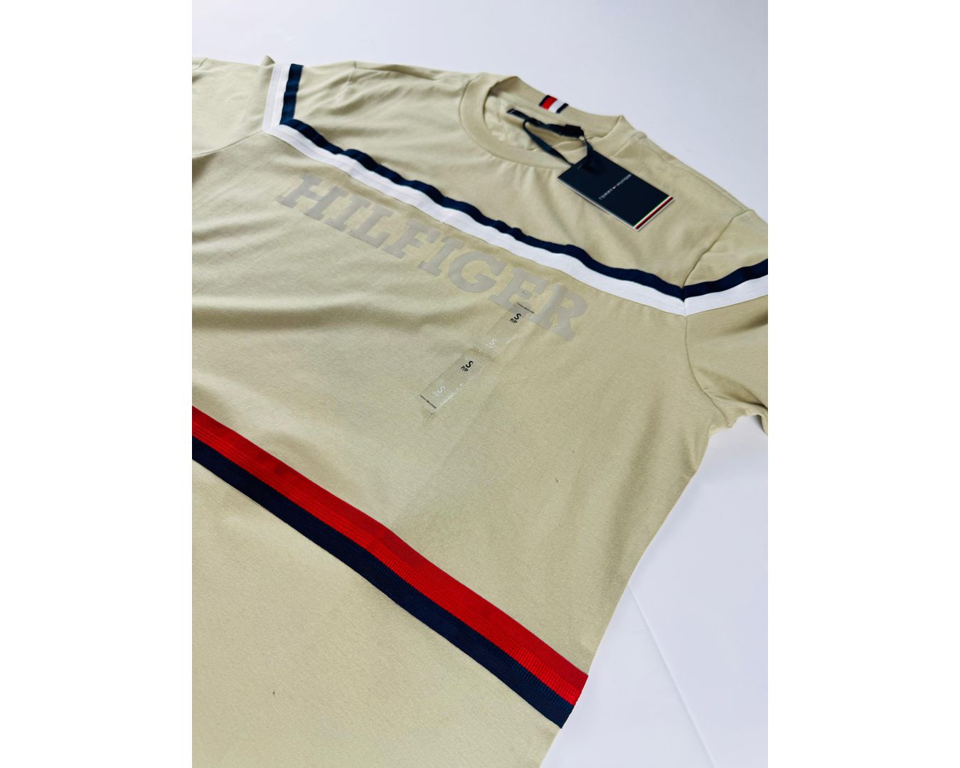 Camiseta Tommy Hilfiger - Bege