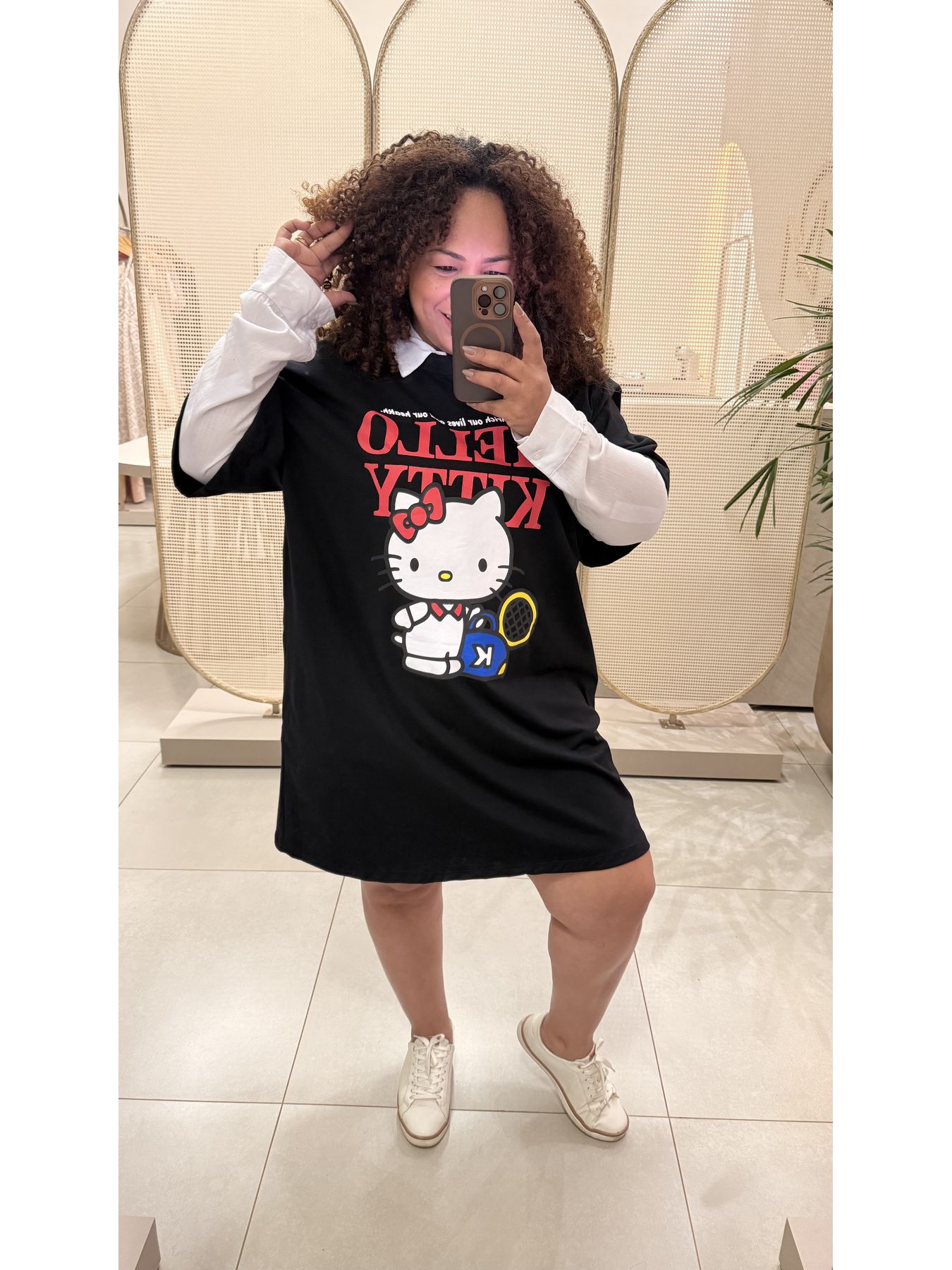 VESTIDO CAMISETÃO - HELLO KITTY PRETO - Di Miranda Curvy