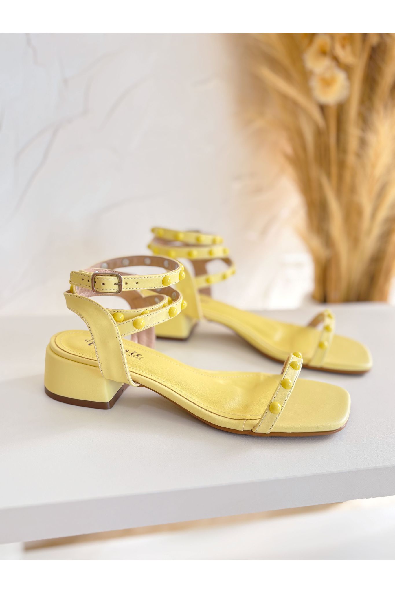 Sandália Aurora Amarelo Manteiga