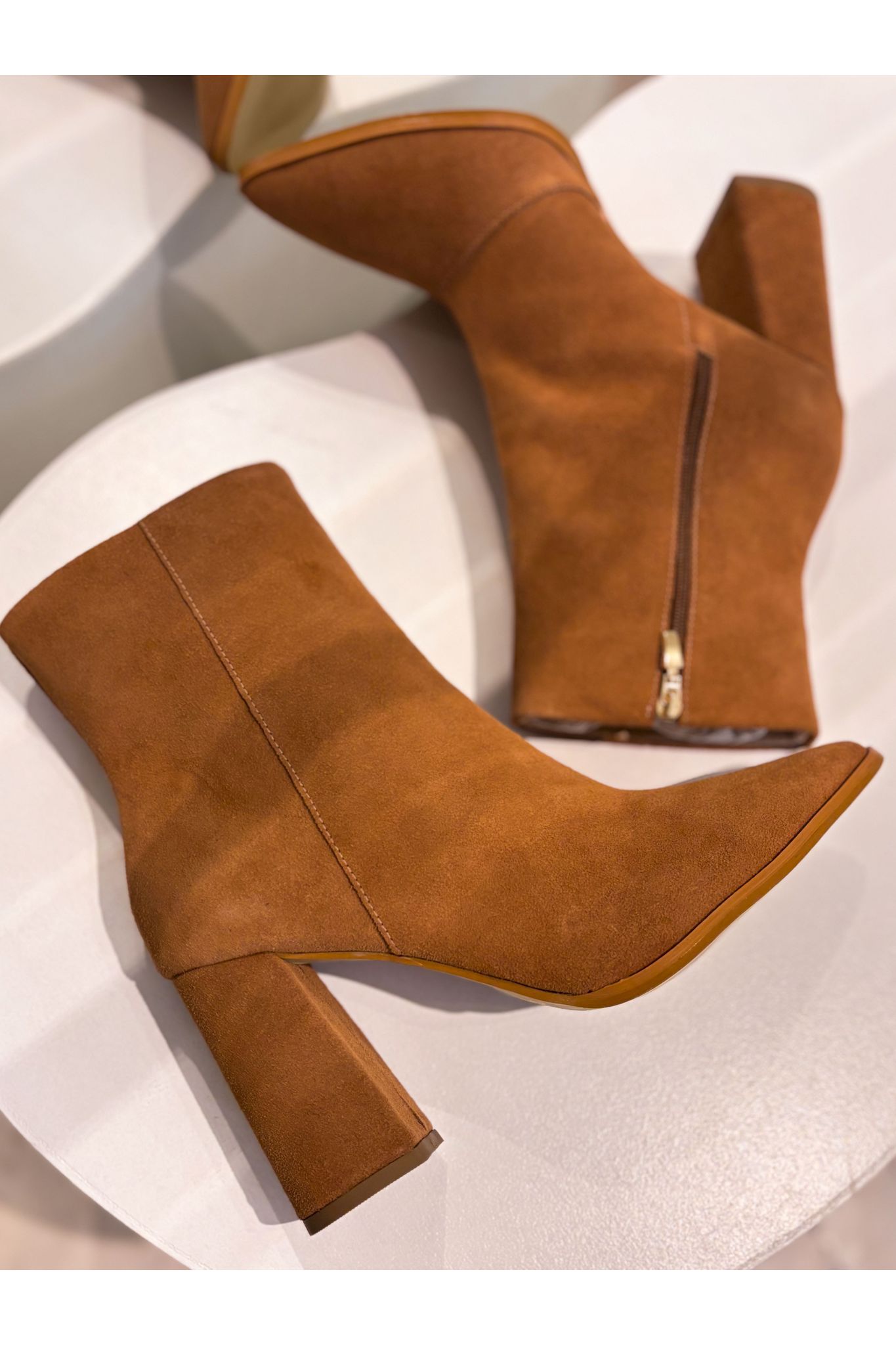 Bota Teodora Caramelo - Couro Camurça