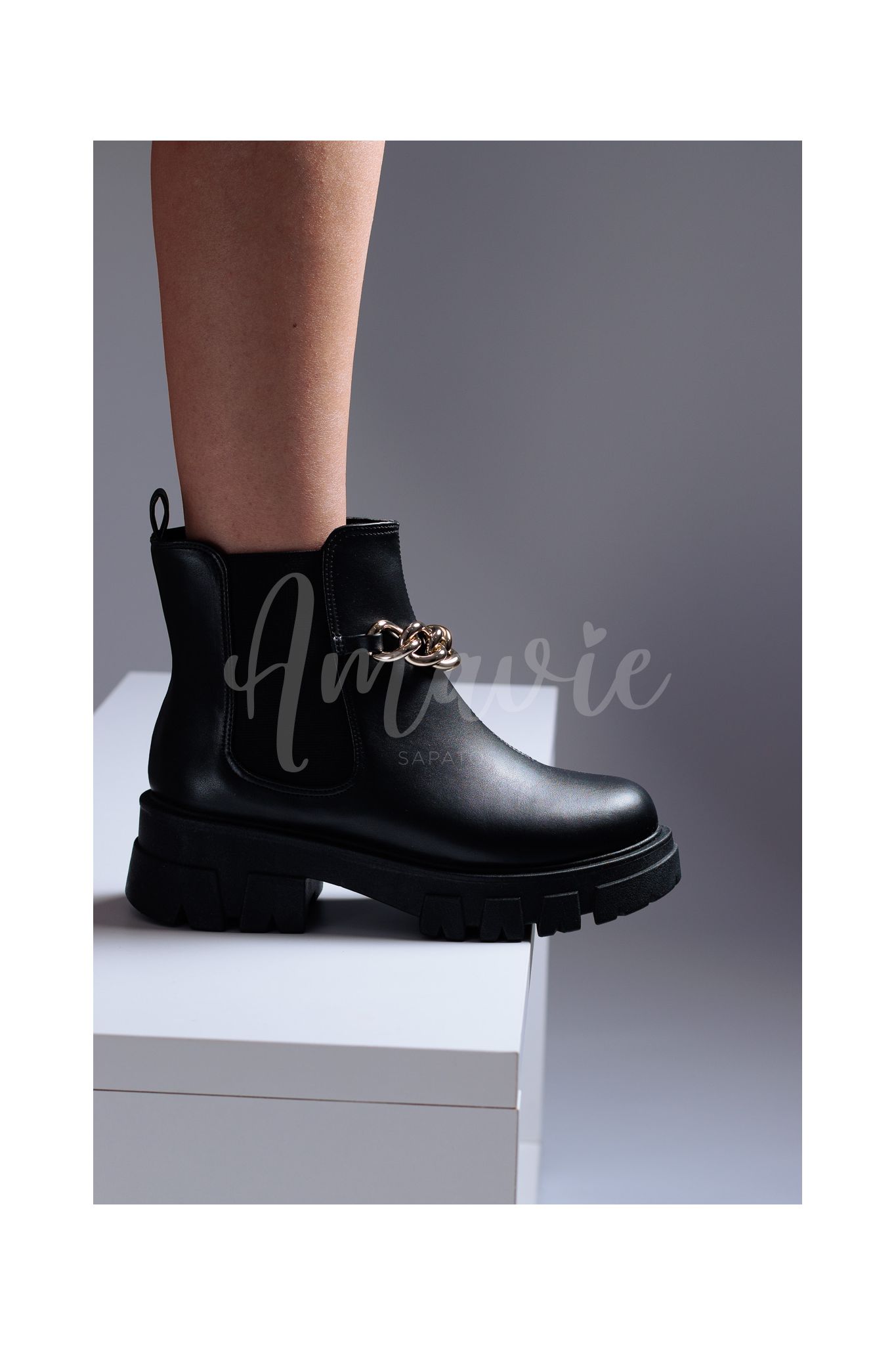 Coturno Chelsea Chloe Preto