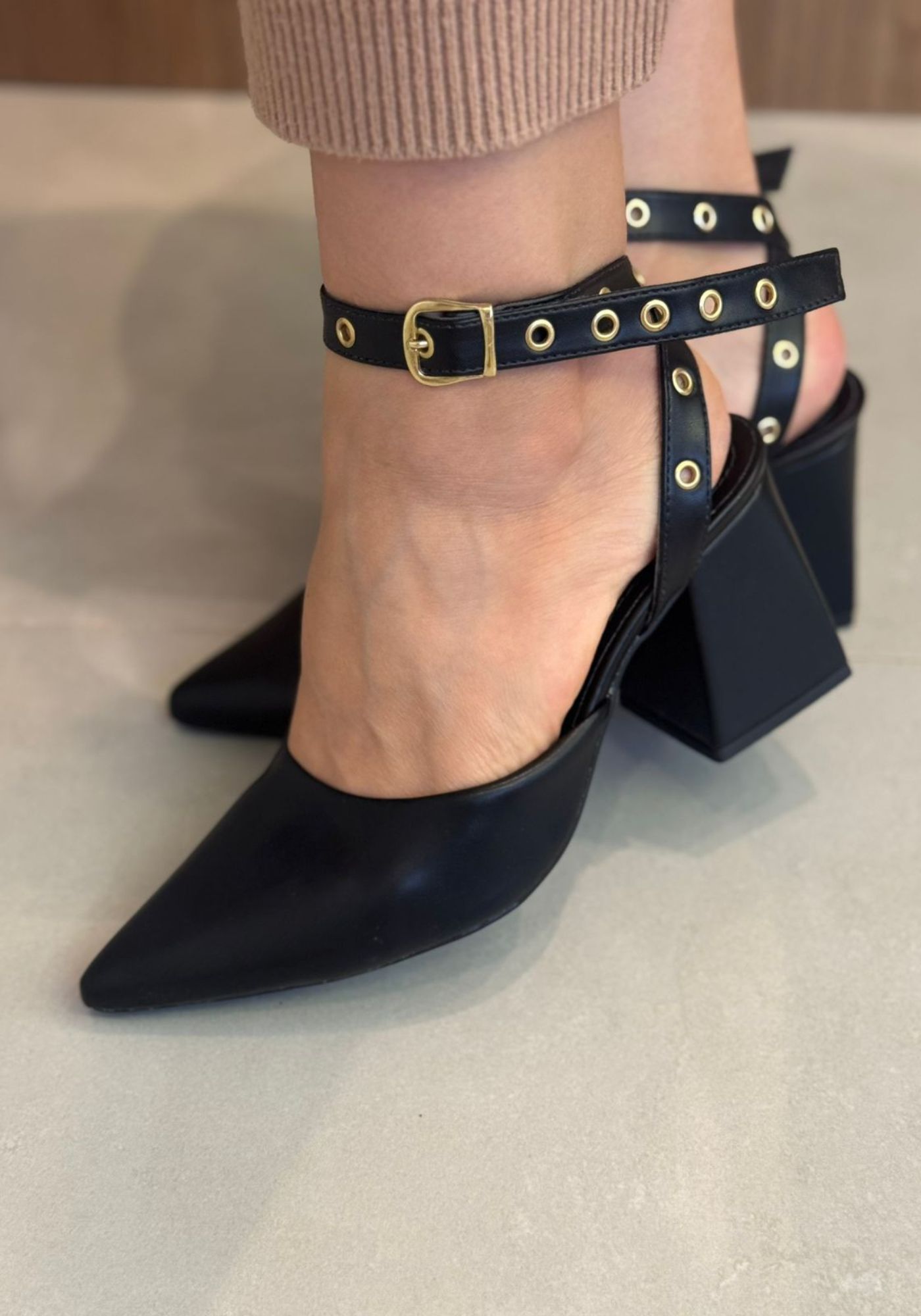 Scarpin Nicole Preto - PEGADA DA ONÇA 