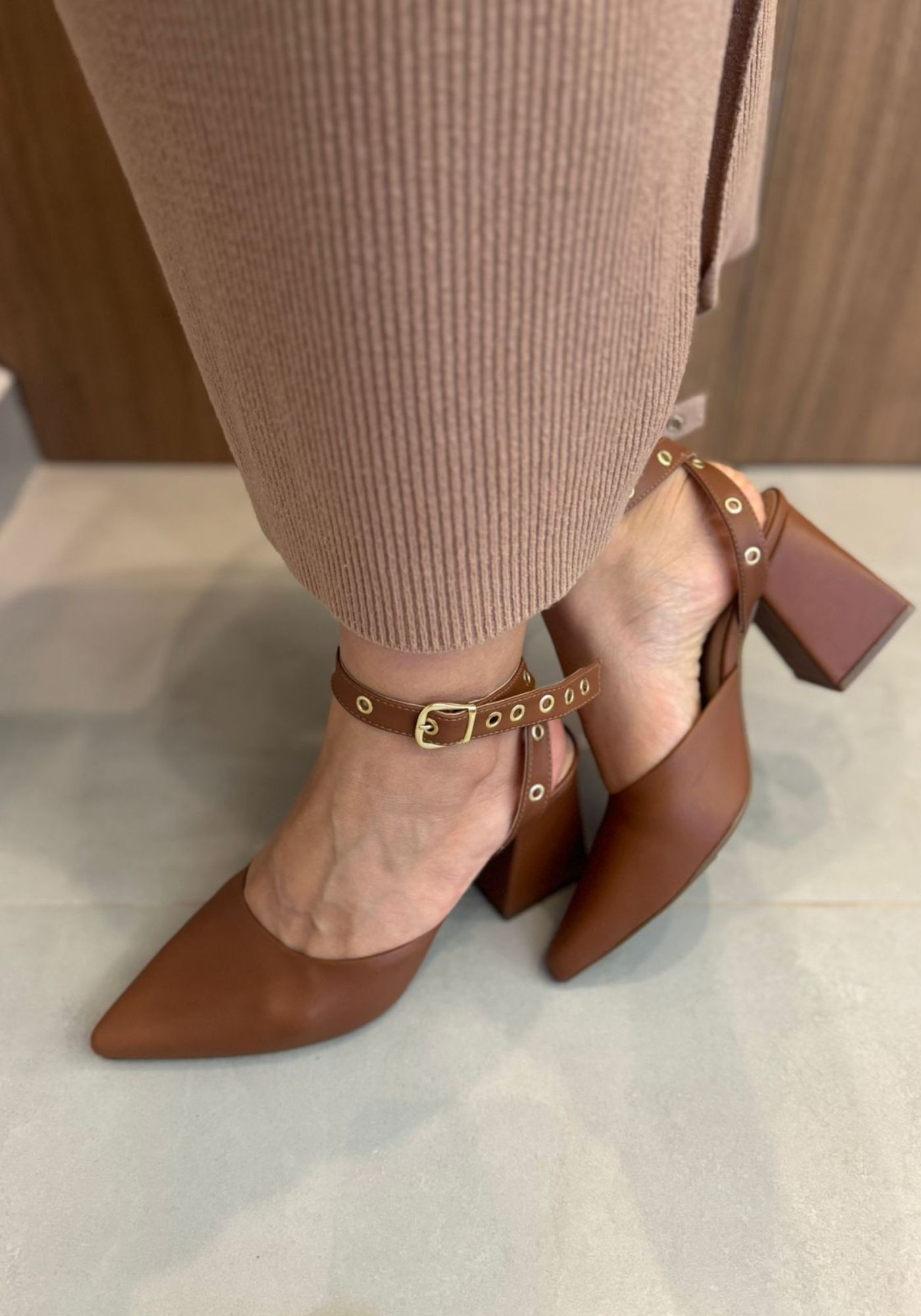 Scarpin Nicole Caramelo - PEGADA DA ONÇA 