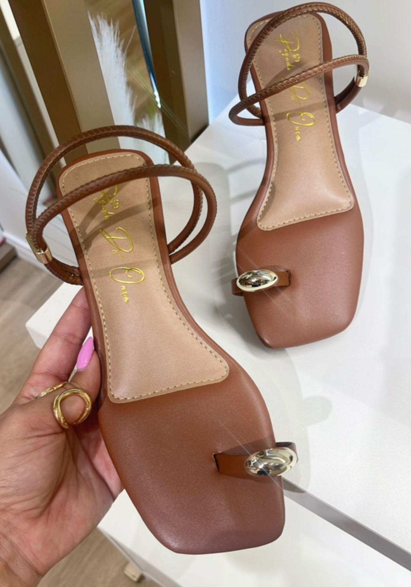 Sandália Rasteira Babi Caramelo - PEGADA DA ONÇA 