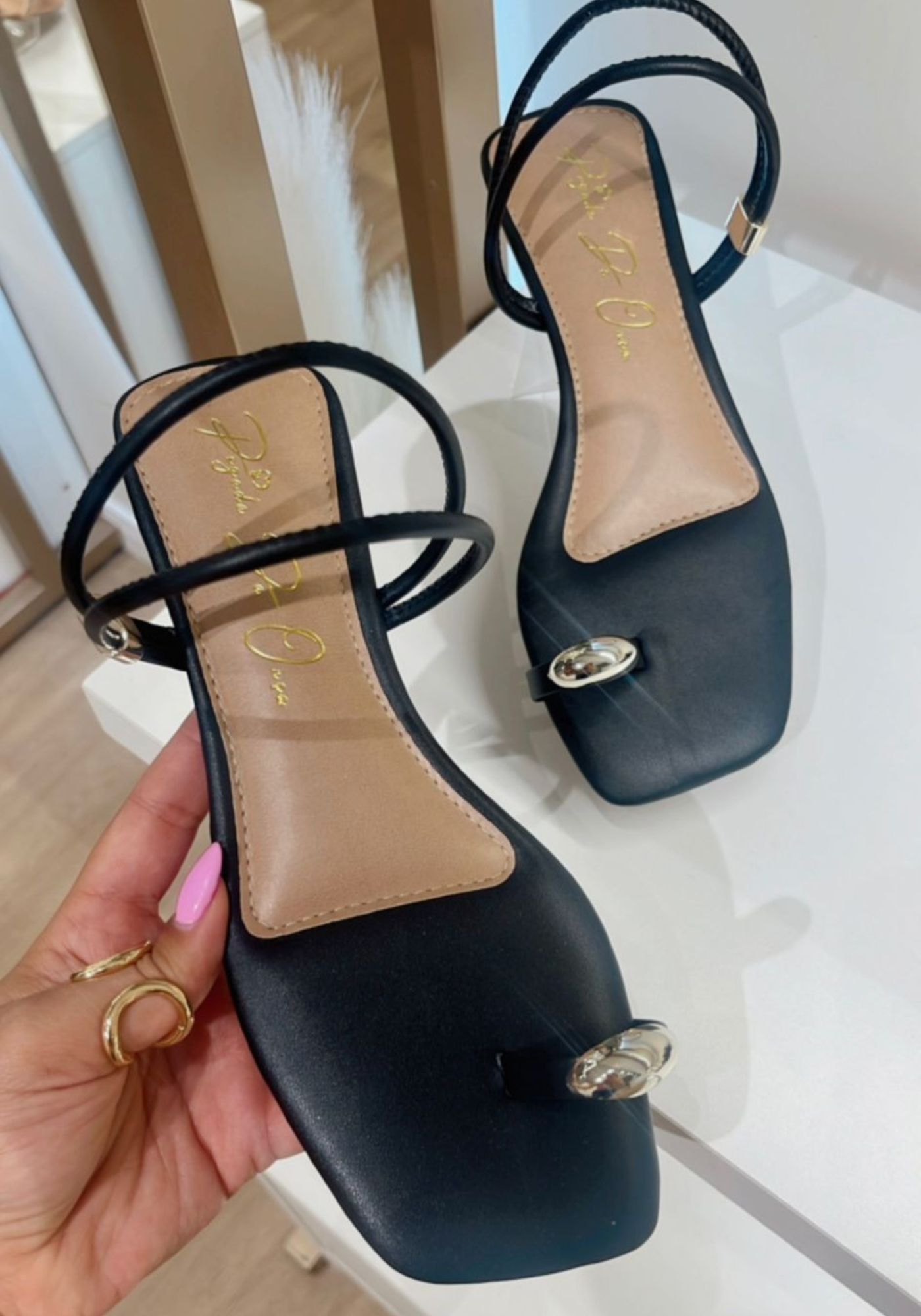 Sandália Rasteira Babi Preta - PEGADA DA ONÇA 