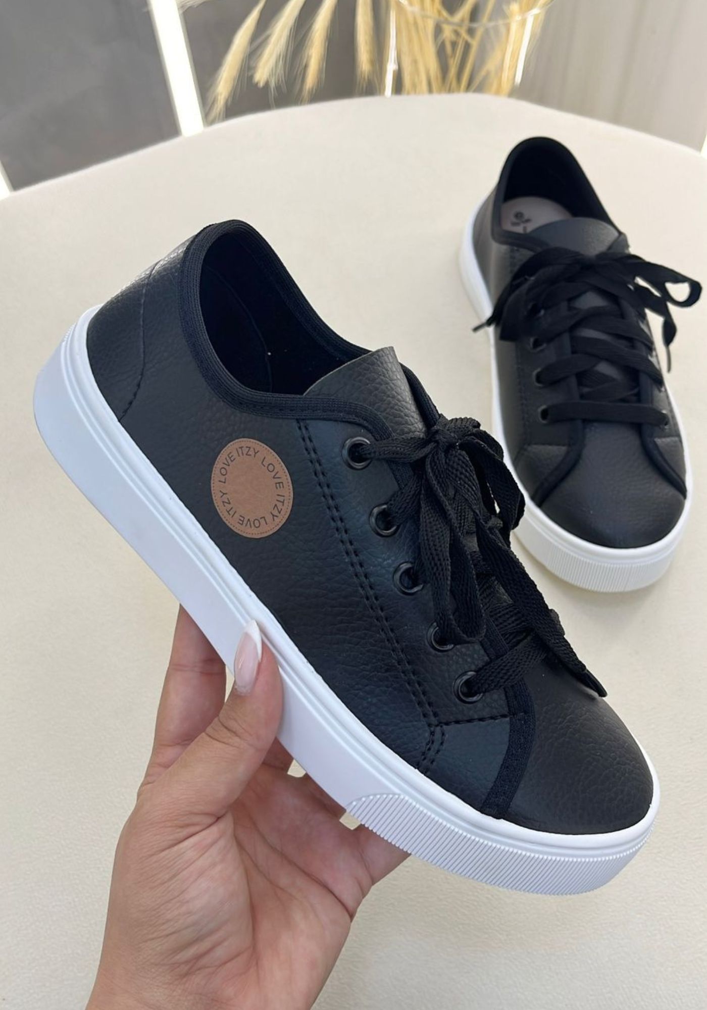 Tenis Milena Preto