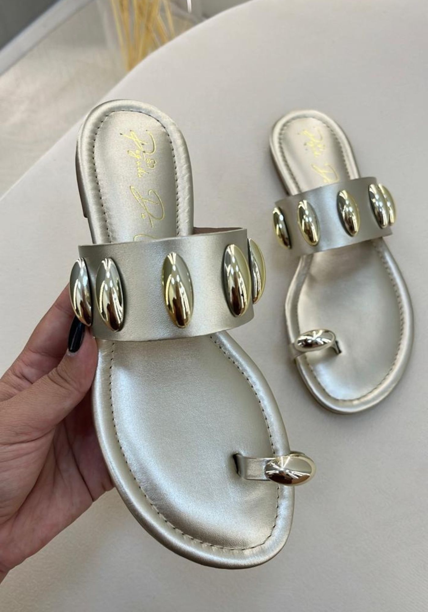 Rasteira Valentina Ouro - PEGADA DA ONÇA 