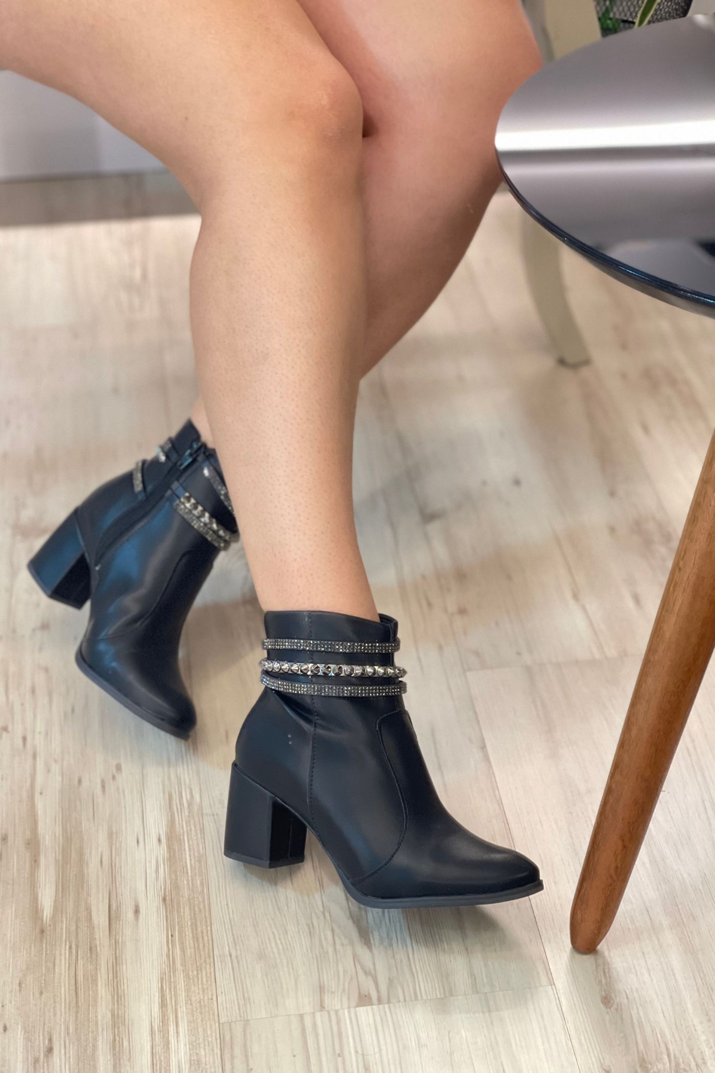 Bota tira strass preto - ATÍPICA CALÇADOS