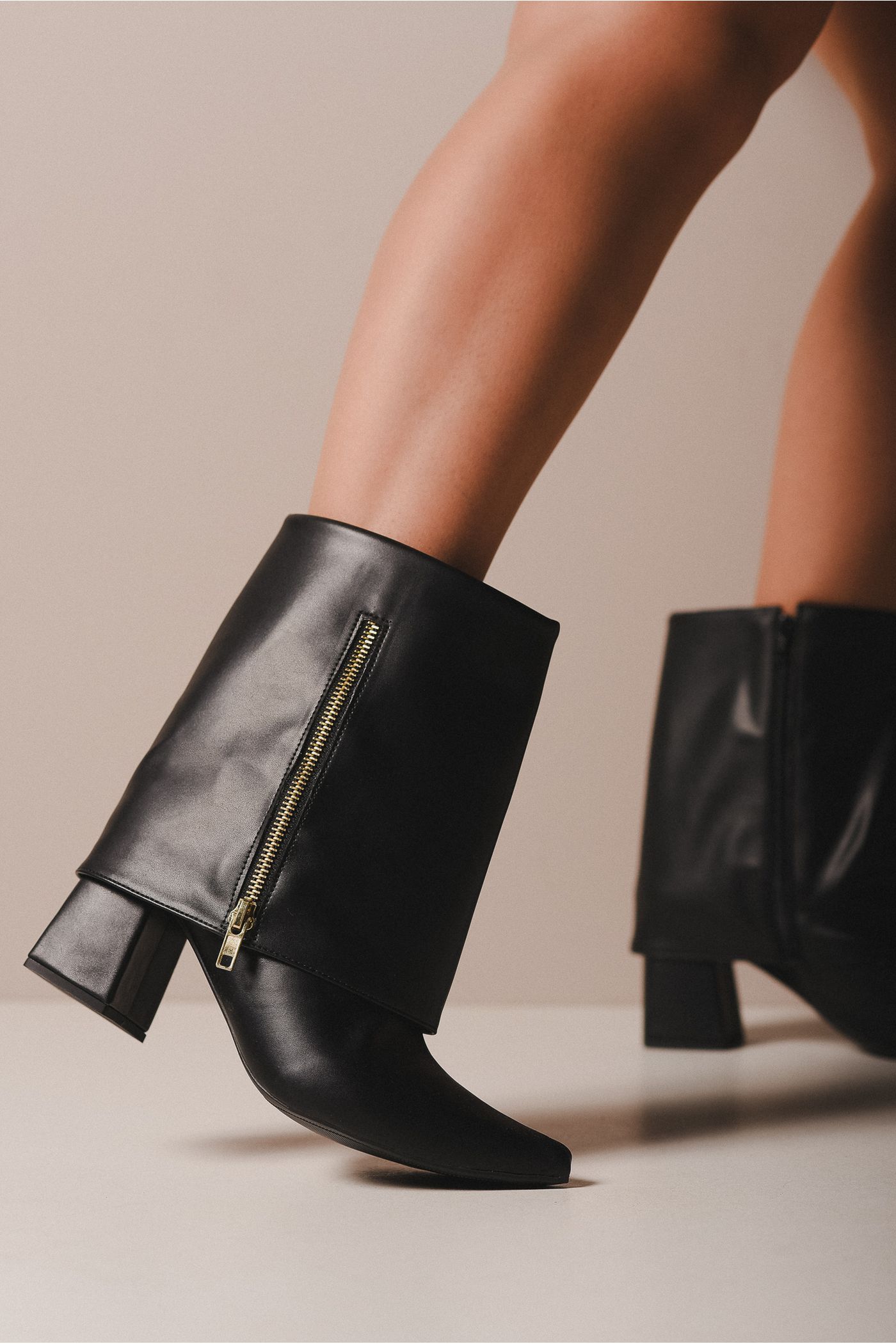 Bota encapada preto - ATÍPICA CALÇADOS