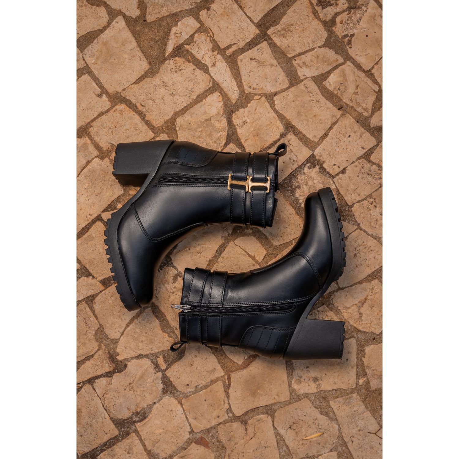 Bota Damers Feminina de Couro Legítimo Cano Curto