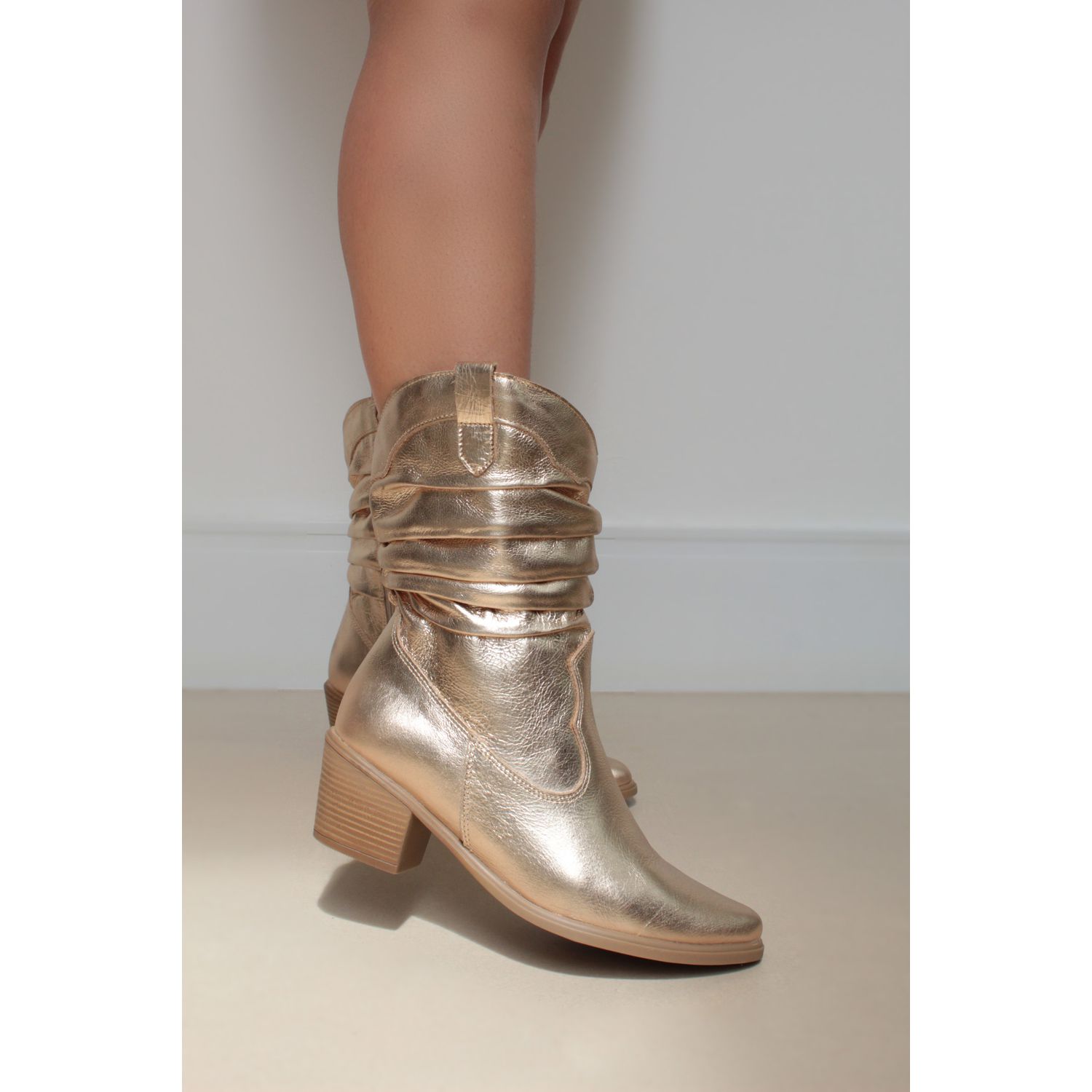 BOTA WESTERN LUNA EM COURO DOURADO
