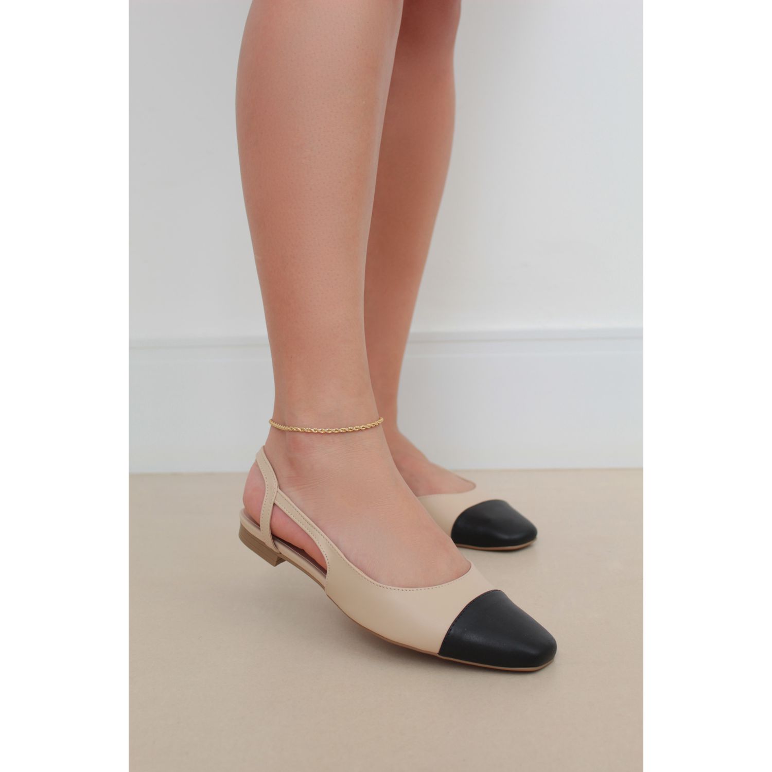 SAPATILHA BICOLOR NUDE COM PRETO LUCY
