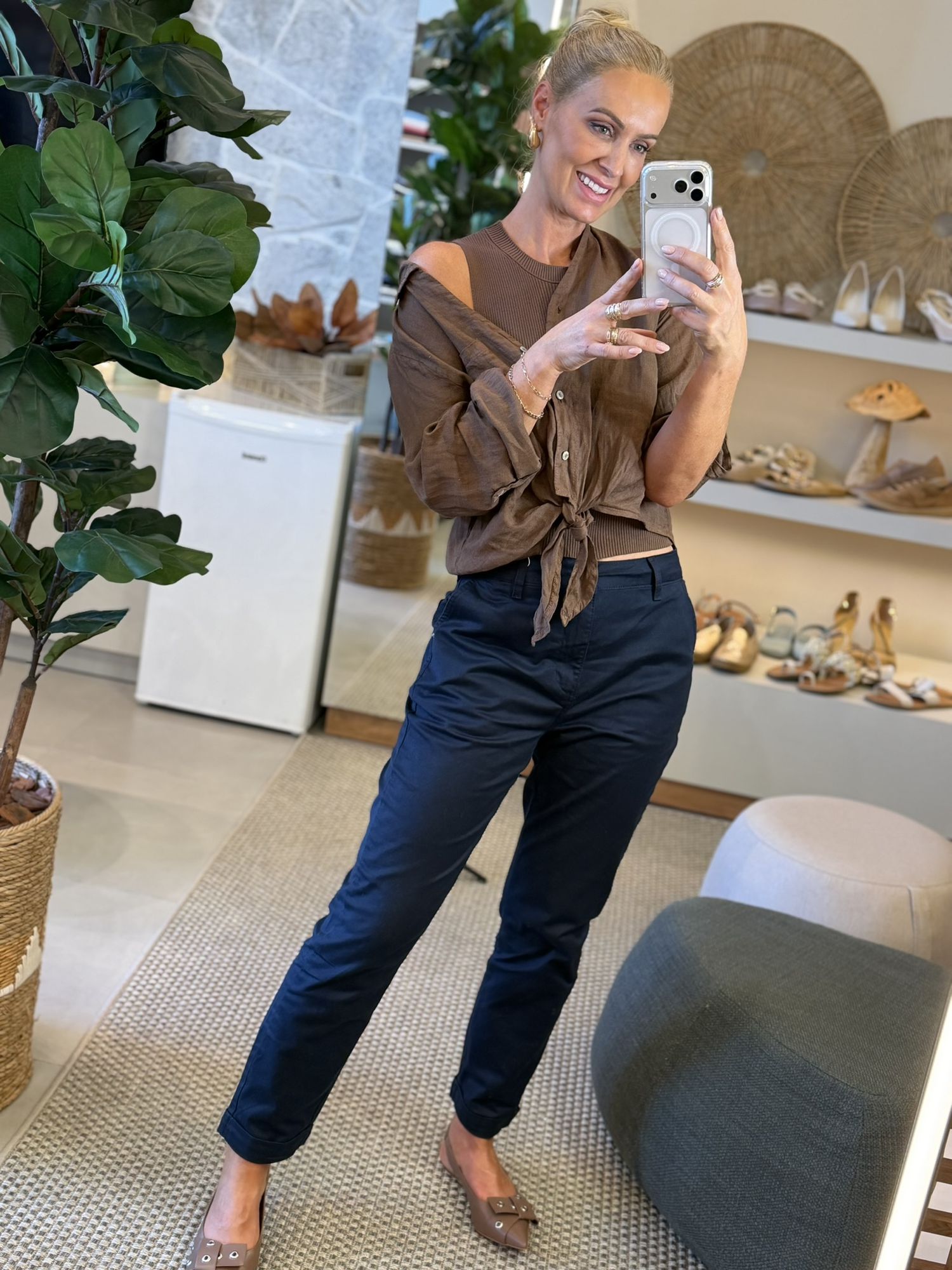 Camisa Em V Com Bolso Em Linho 100% Italiano Babi Marrom 1612