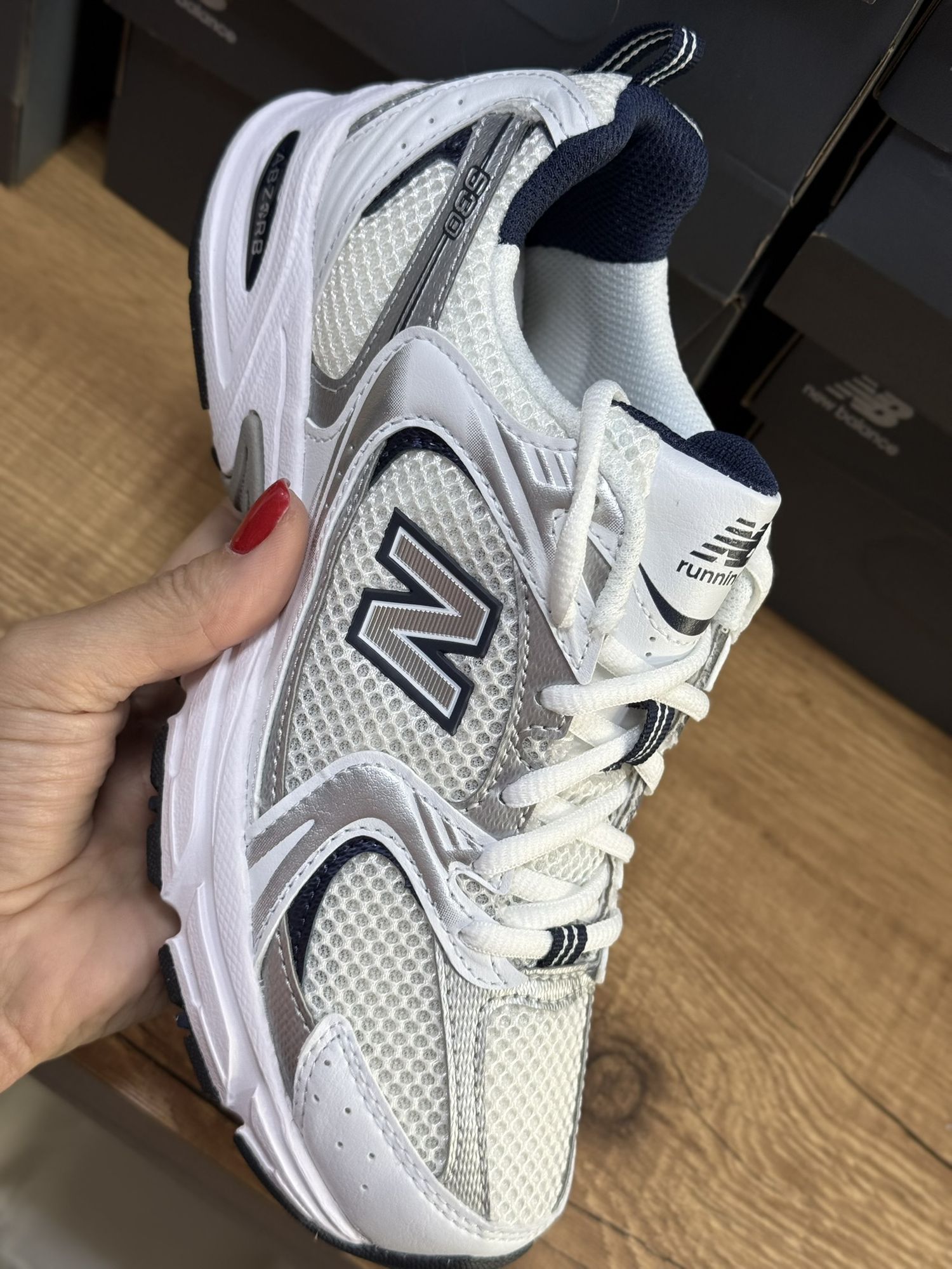 Tênis New Balance 530SG Branco E Marinho 0706T