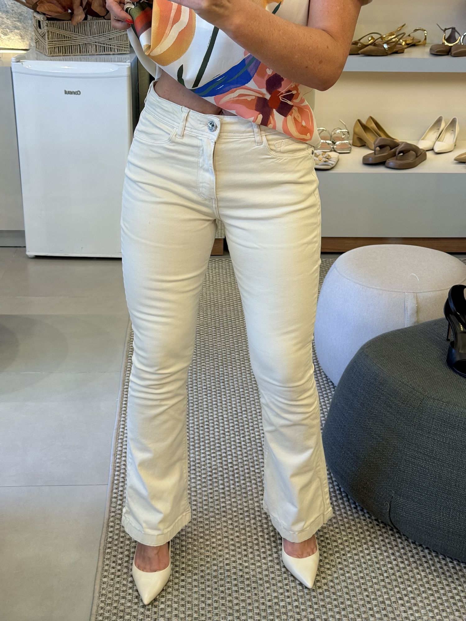 Calça Lez a Lez Boot Cut De Cintura Alta Em Sarja Bege 2511 