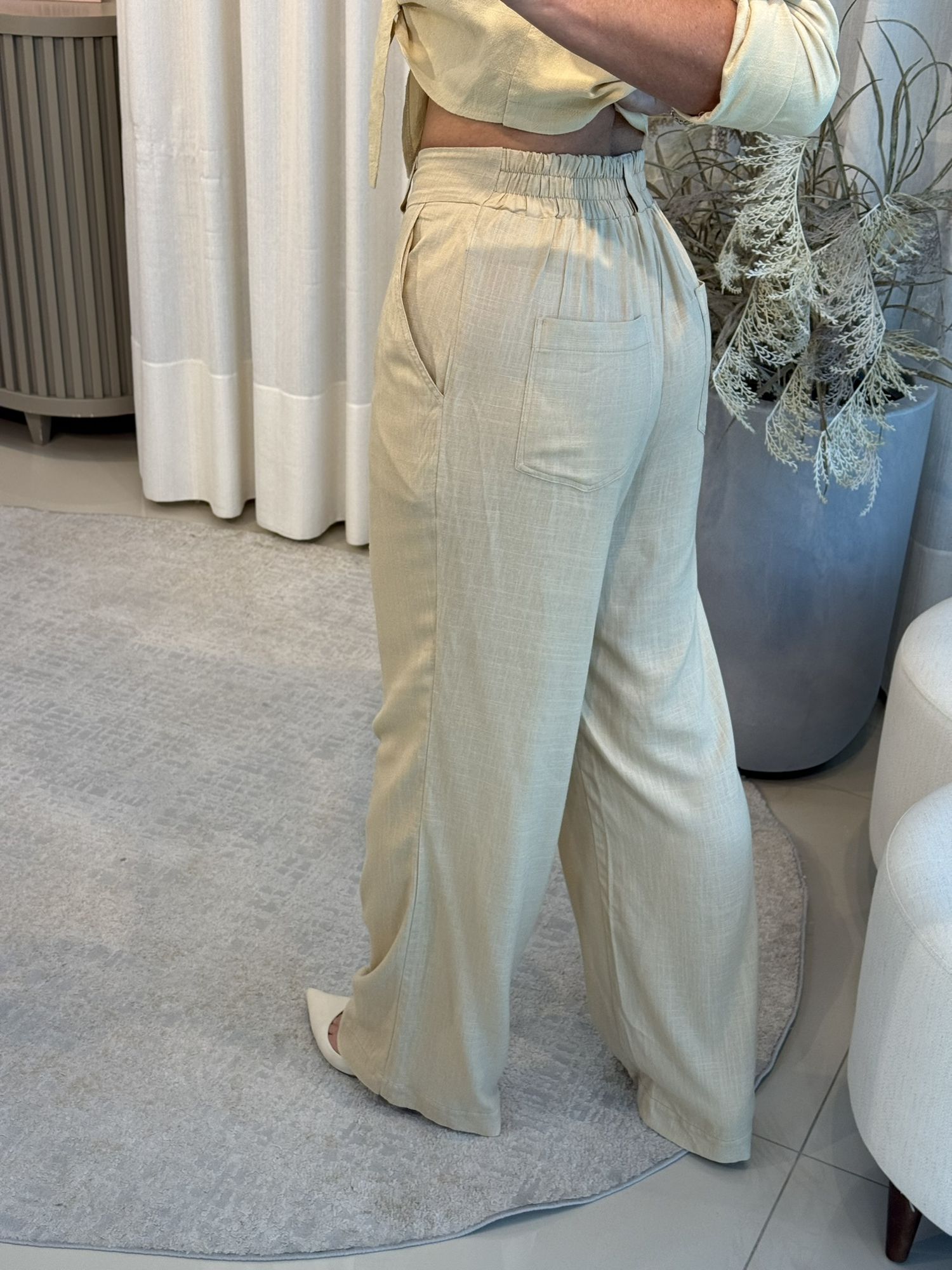 Calça Linho Essencial Com Elástico Na Cintura Bege
