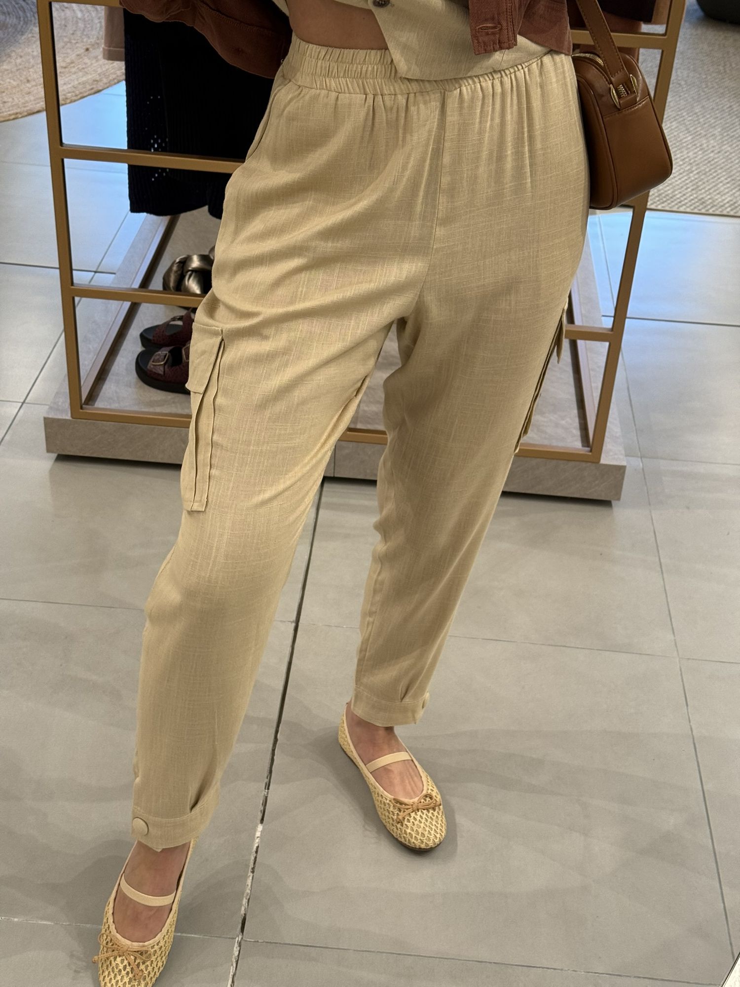 Calça Linho Essencial Com Elástico Na Cintura Cargo Bege Natural 2209