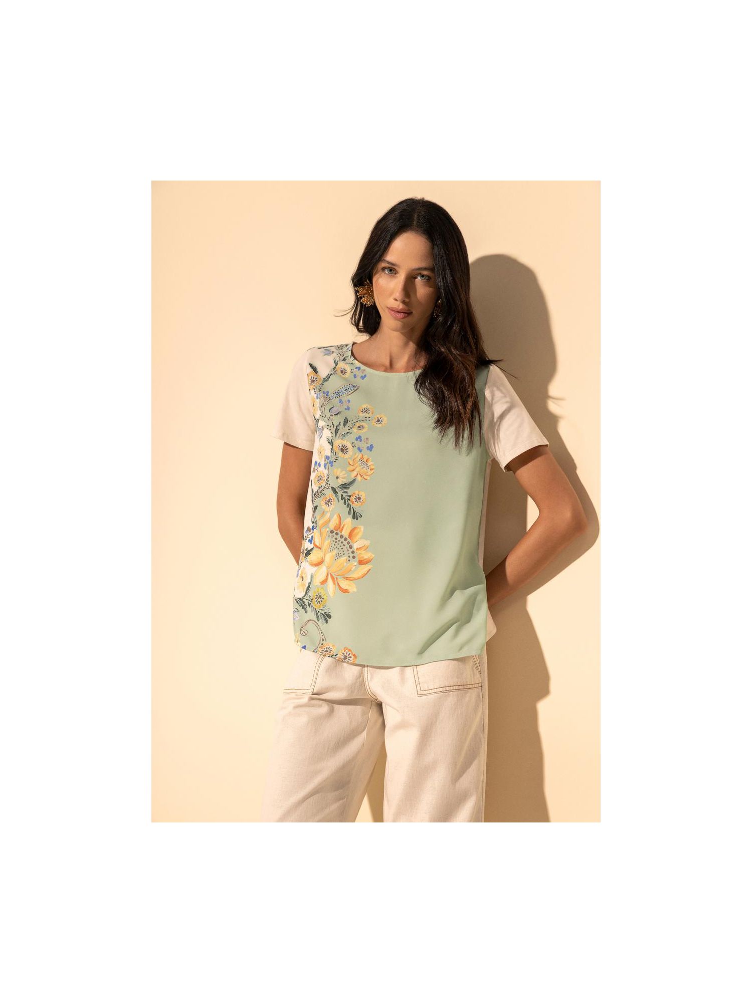 Blusa Lez a Lez Manga Curta Com Frente Estampada Em Bege 1107 