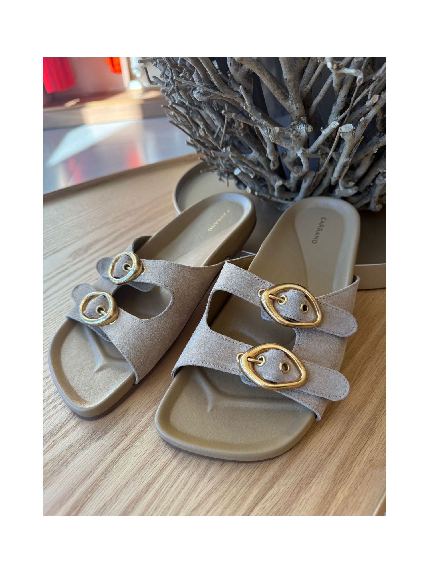 Chinelo Flat Slide Carrano Couro Suede Bege 2909