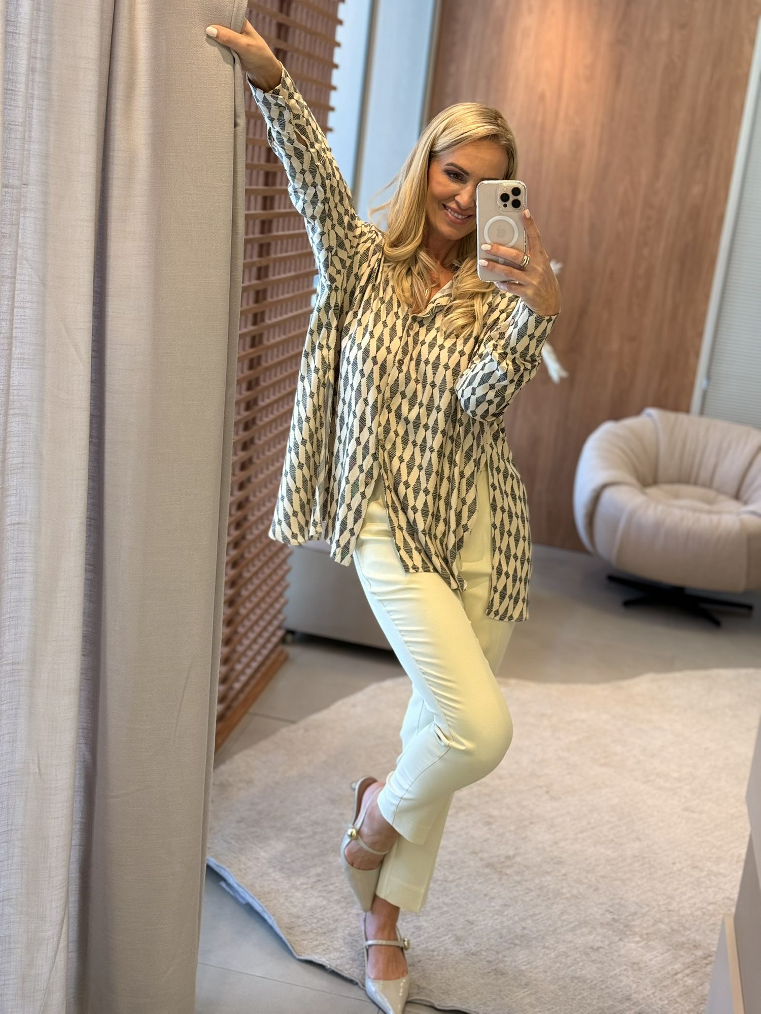 Camisa Lez a Lez Alongada Com Abertura Nas Costas Bege 2708