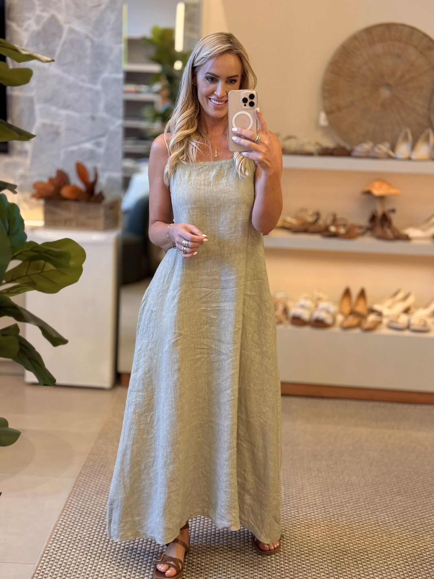 Vestido Regata Em Linho 100% Italiano Com Bolsos Jhuli Fedy 1011 