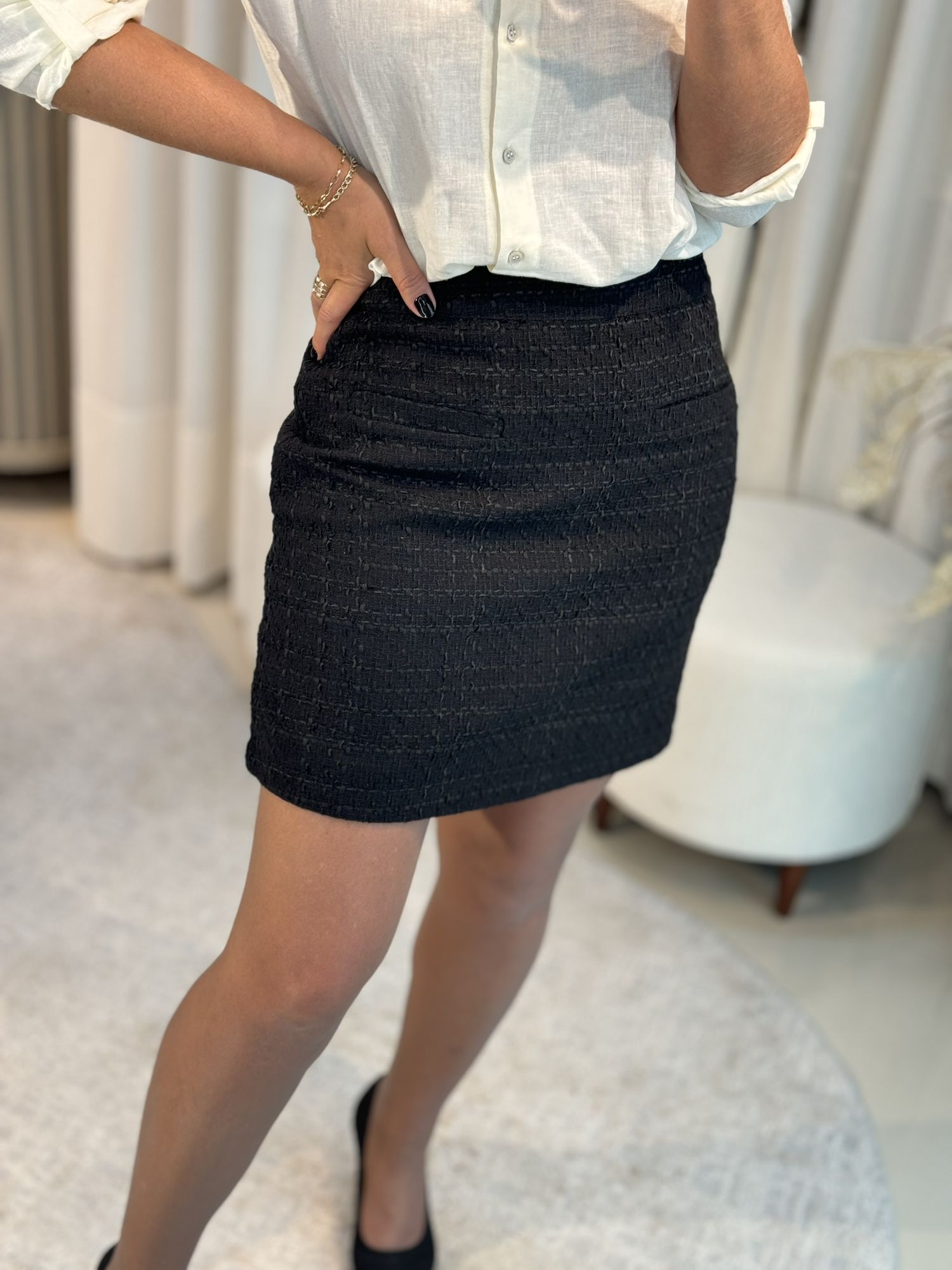 Saia Curta Cintura Alta Em Tweed Preto