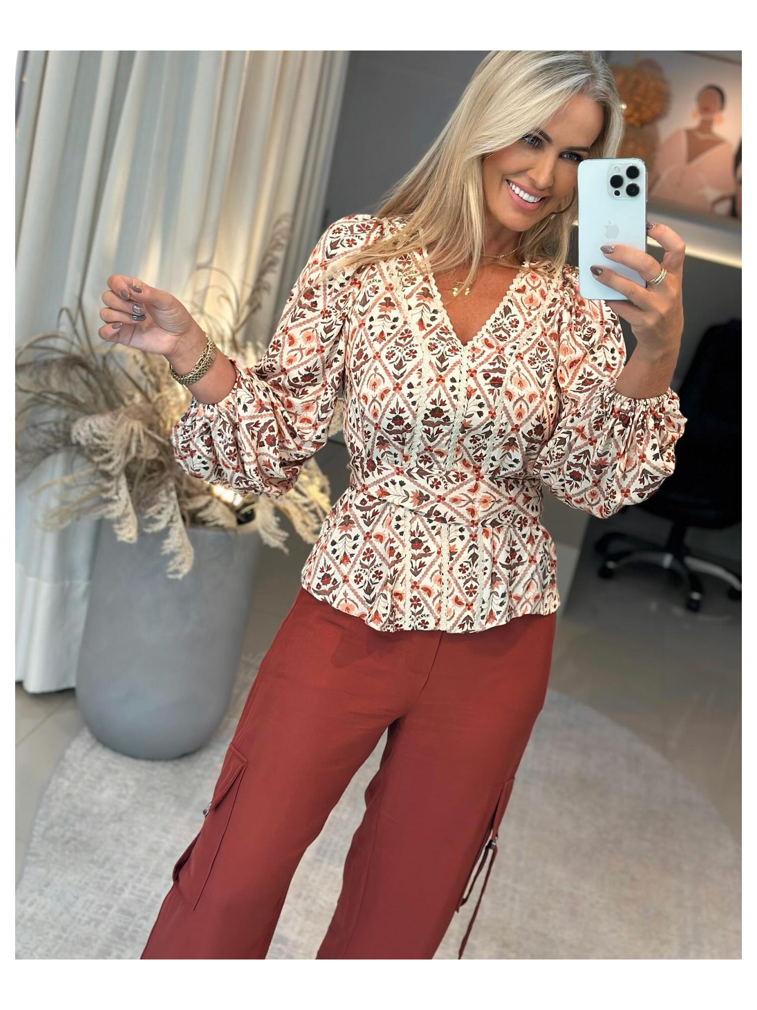 Blusa Manga Longa Bufante Estampada Com Faixa