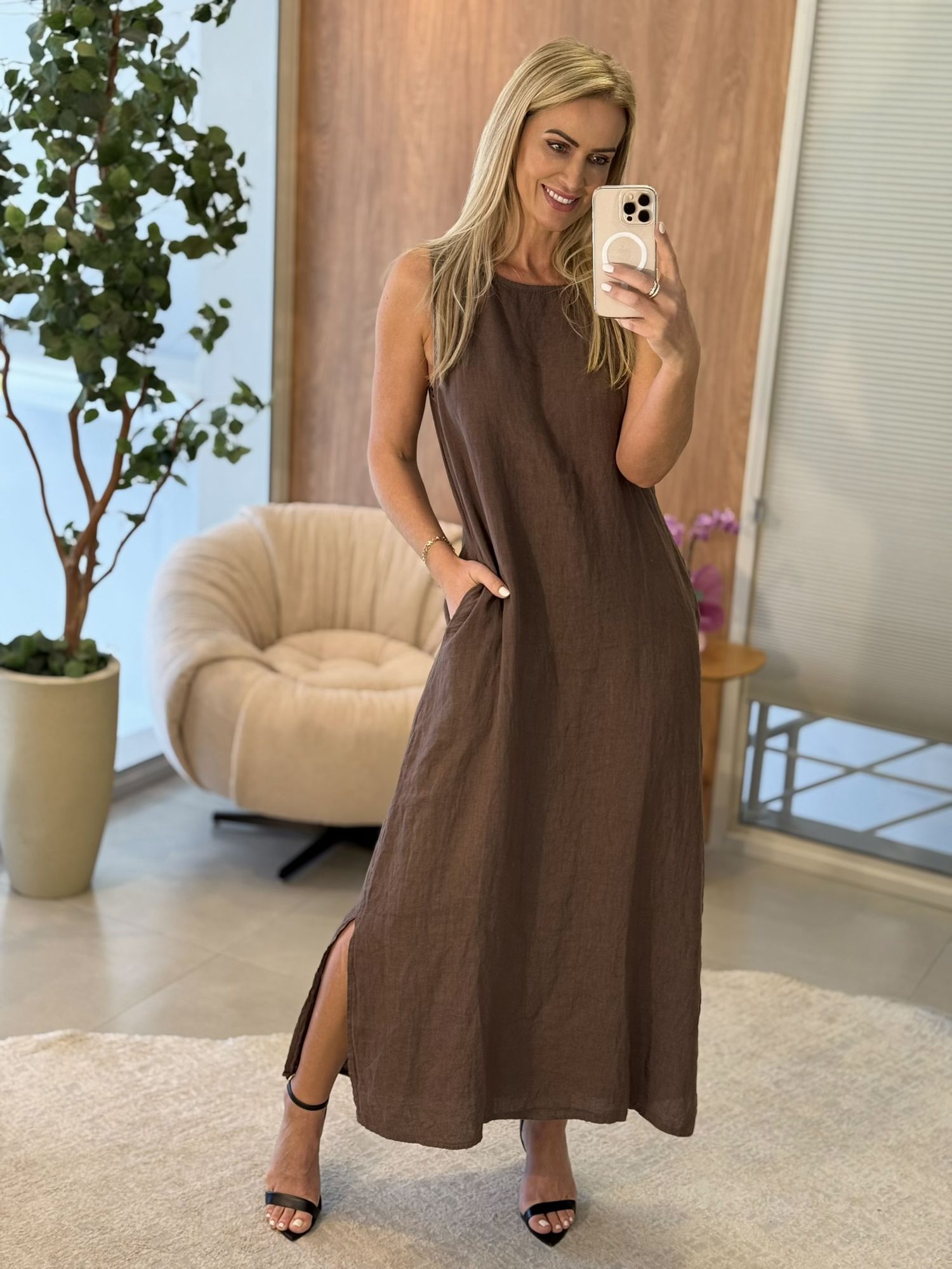 Vestido Regata Em Linho 100% Italiano Reto Com Bolsos Marrom Sofia 1509